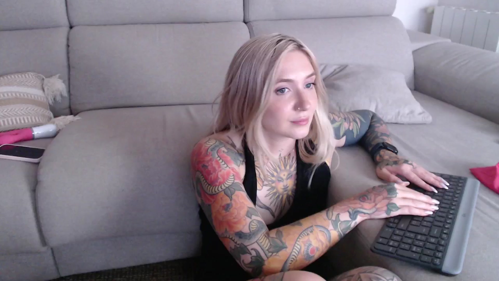Gallery image thumbnail from Tattoo_bbgirl's myfreecams stream on, 09/19/2025, 18:00 image 12 of 20