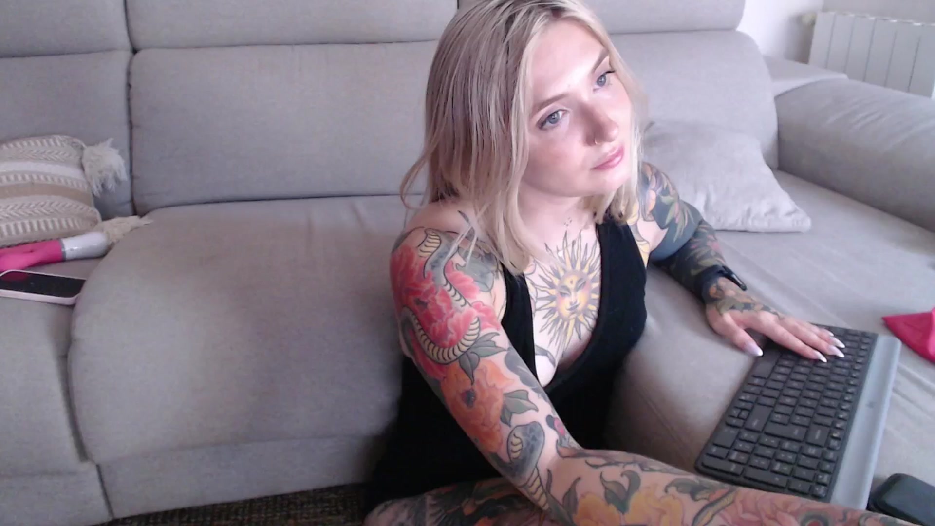Gallery image thumbnail from Tattoo_bbgirl's myfreecams stream on, 09/19/2025, 18:00 image 7 of 20