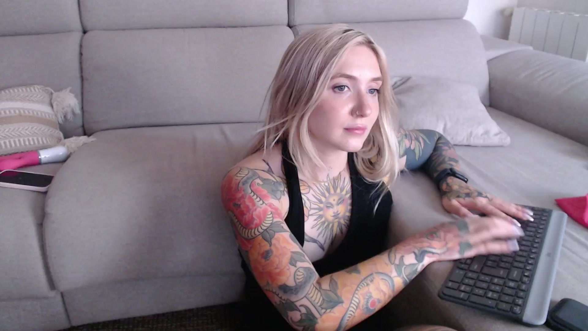 Gallery image thumbnail from Tattoo_bbgirl's myfreecams stream on, 09/19/2025, 18:00 image 10 of 20