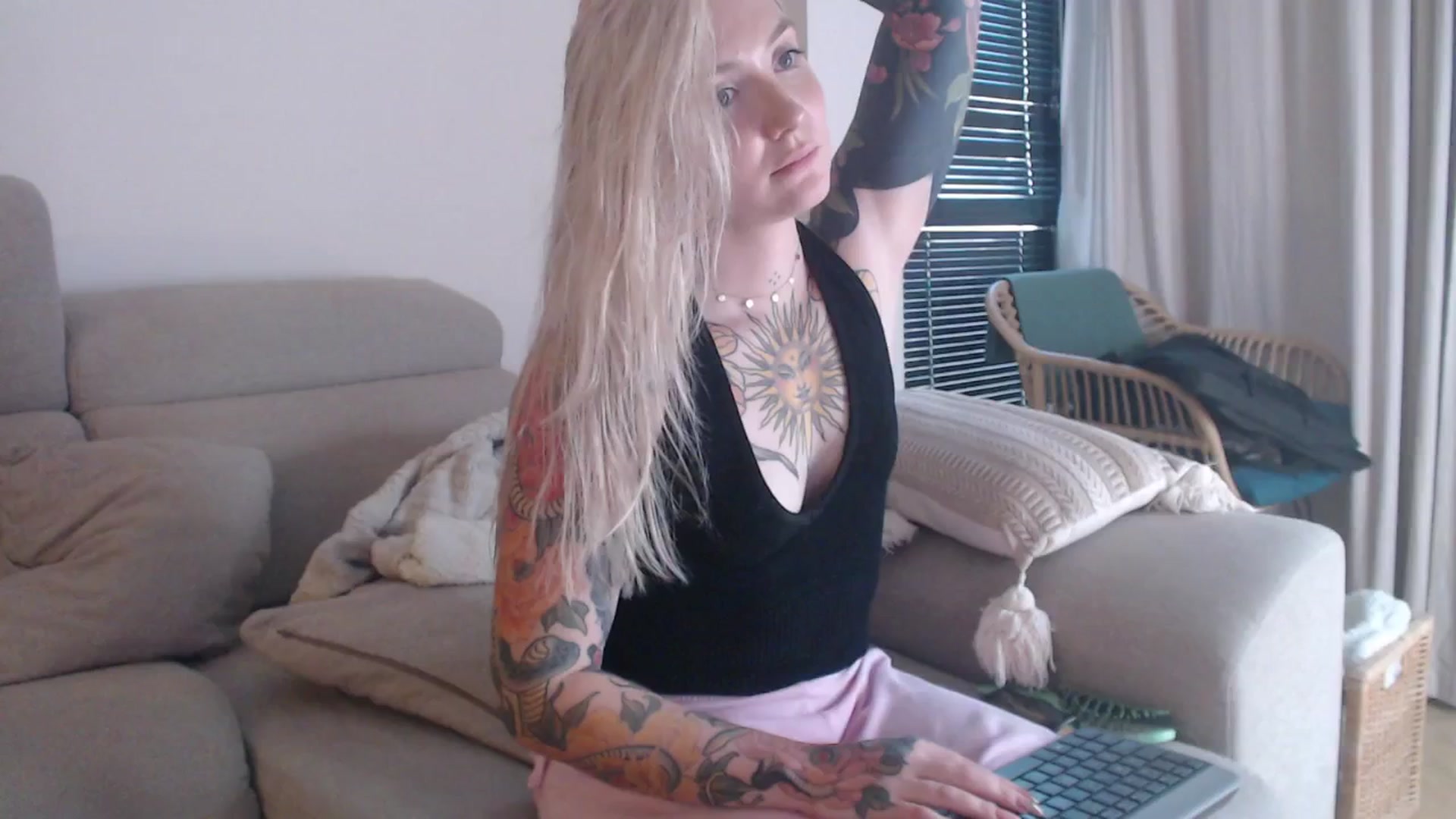 Gallery image thumbnail from Tattoo_bbgirl's myfreecams stream on, 10/28/2025, 16:33 image 15 of 20