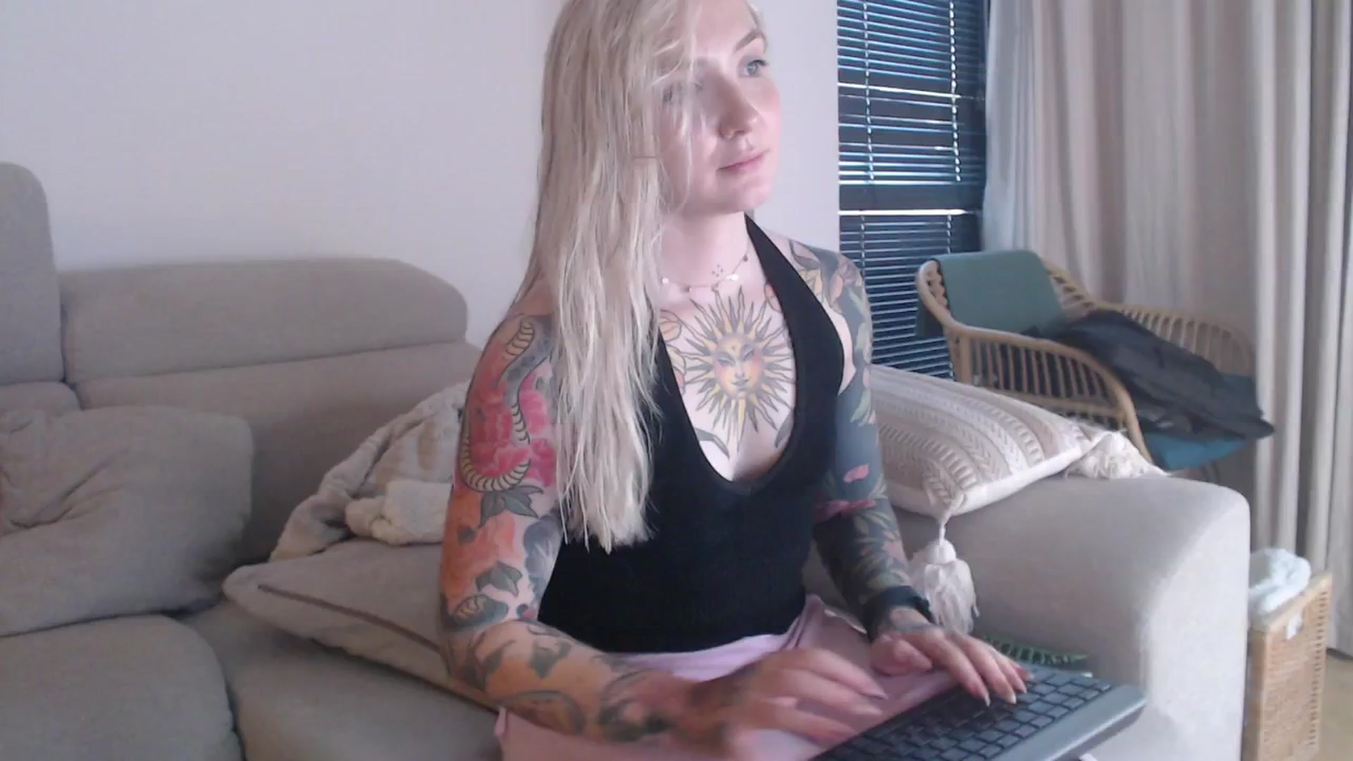 Gallery image thumbnail from Tattoo_bbgirl's myfreecams stream on, 10/28/2025, 16:33 image 6 of 20