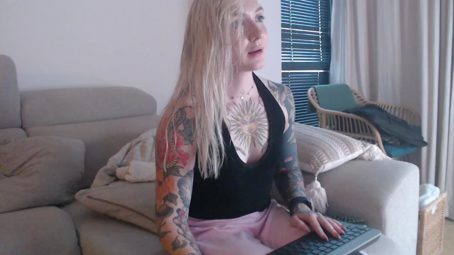 Gallery image thumbnail from Tattoo_bbgirl's myfreecams stream on, 10/28/2025, 16:33 image 4 of 20