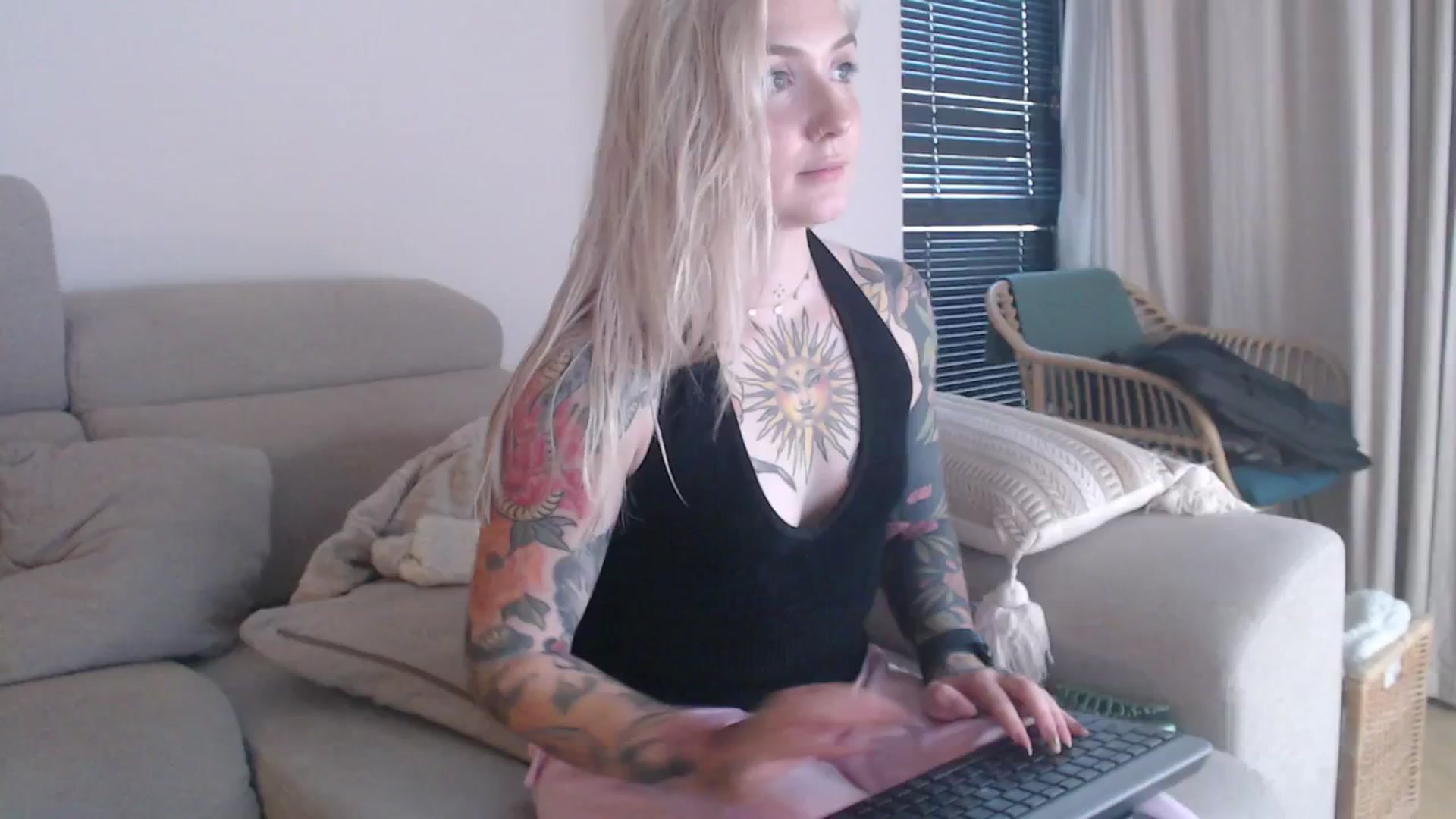 Gallery image thumbnail from Tattoo_bbgirl's myfreecams stream on, 10/28/2025, 16:33 image 11 of 20