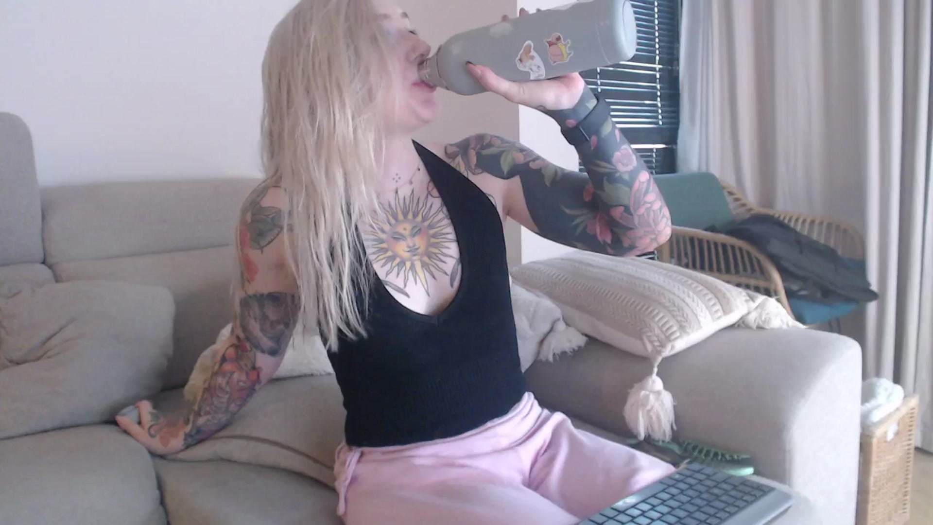 Gallery image thumbnail from Tattoo_bbgirl's myfreecams stream on, 10/28/2025, 16:33 image 16 of 20