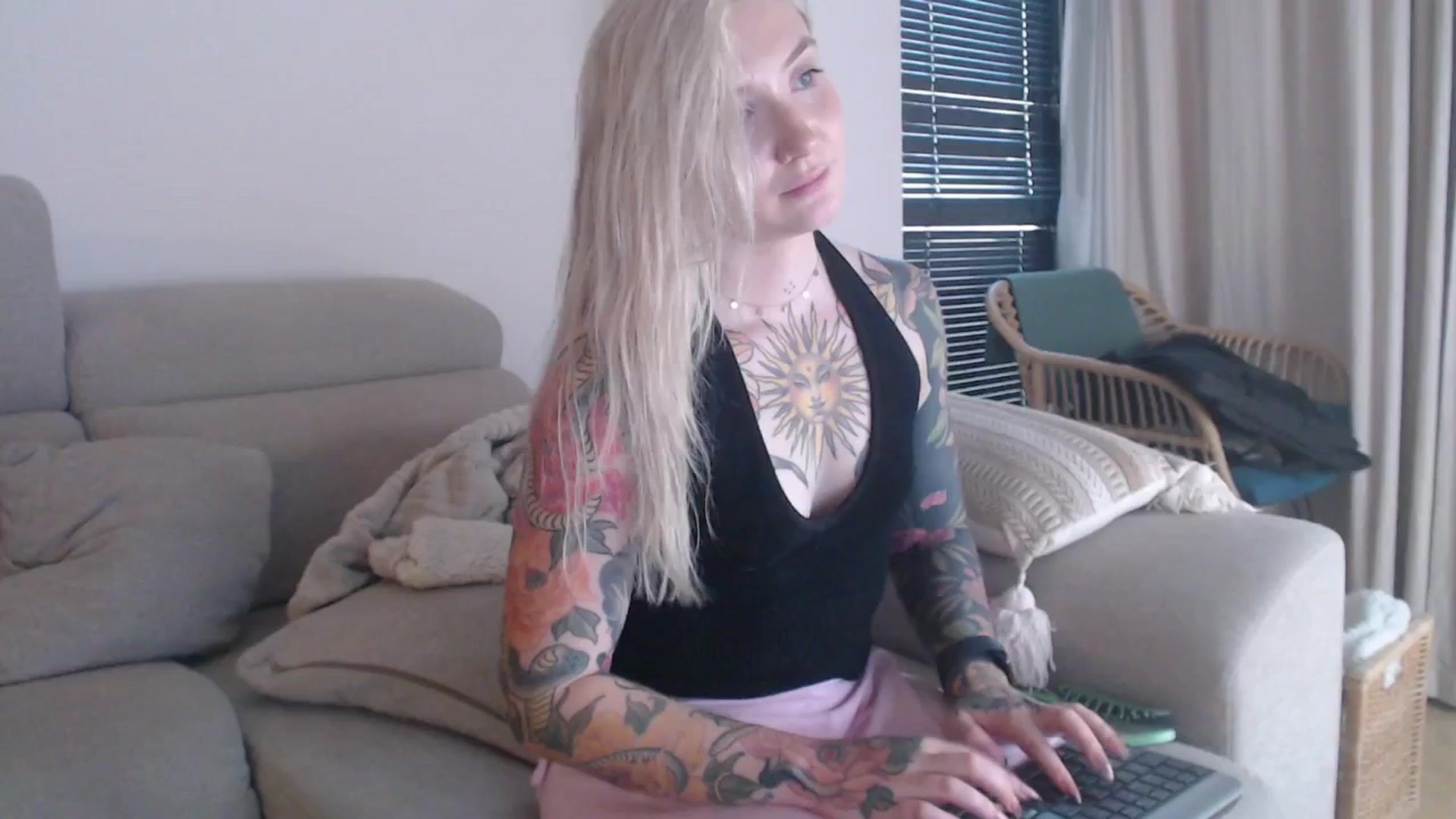 Gallery image thumbnail from Tattoo_bbgirl's myfreecams stream on, 10/28/2025, 16:33 image 17 of 20