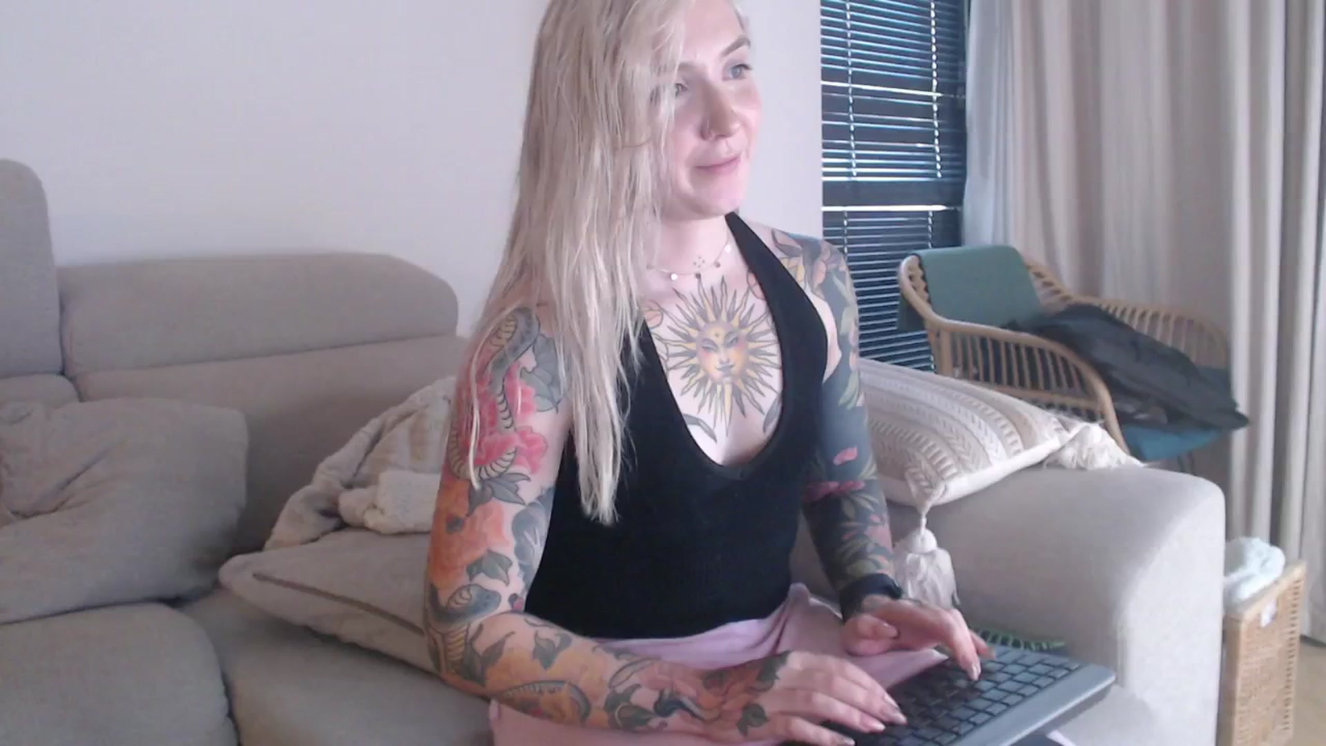 Gallery image thumbnail from Tattoo_bbgirl's myfreecams stream on, 10/28/2025, 16:33 image 3 of 20