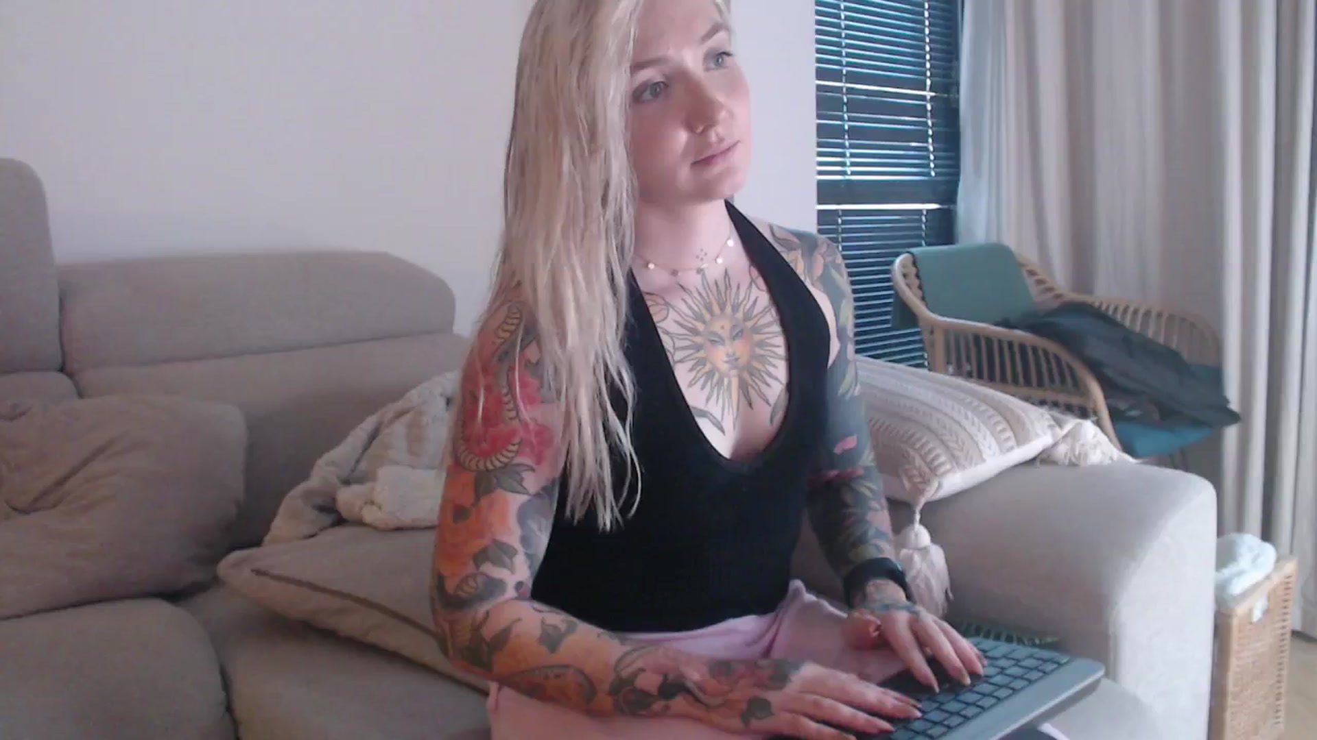 Gallery image thumbnail from Tattoo_bbgirl's myfreecams stream on, 10/28/2025, 16:33 image 1 of 20