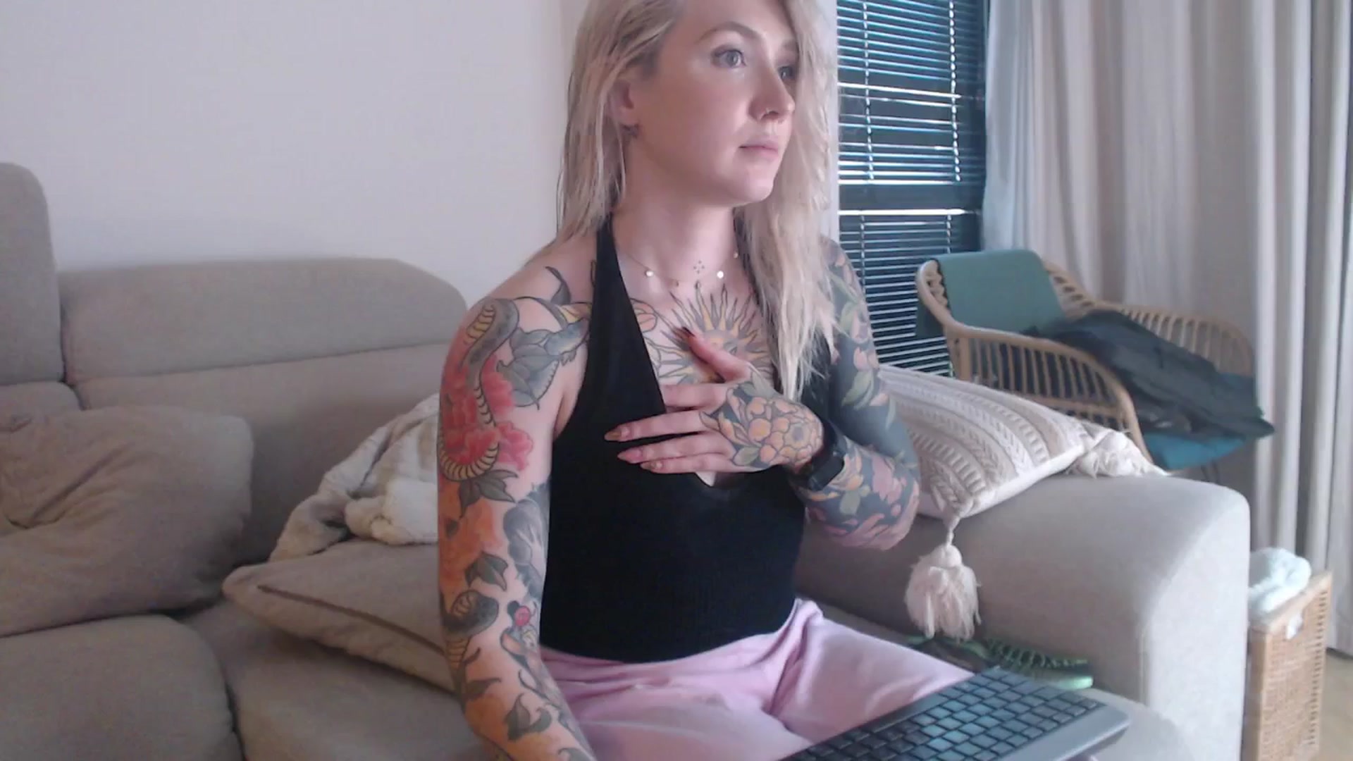 Gallery image thumbnail from Tattoo_bbgirl's myfreecams stream on, 10/28/2025, 16:33 image 14 of 20