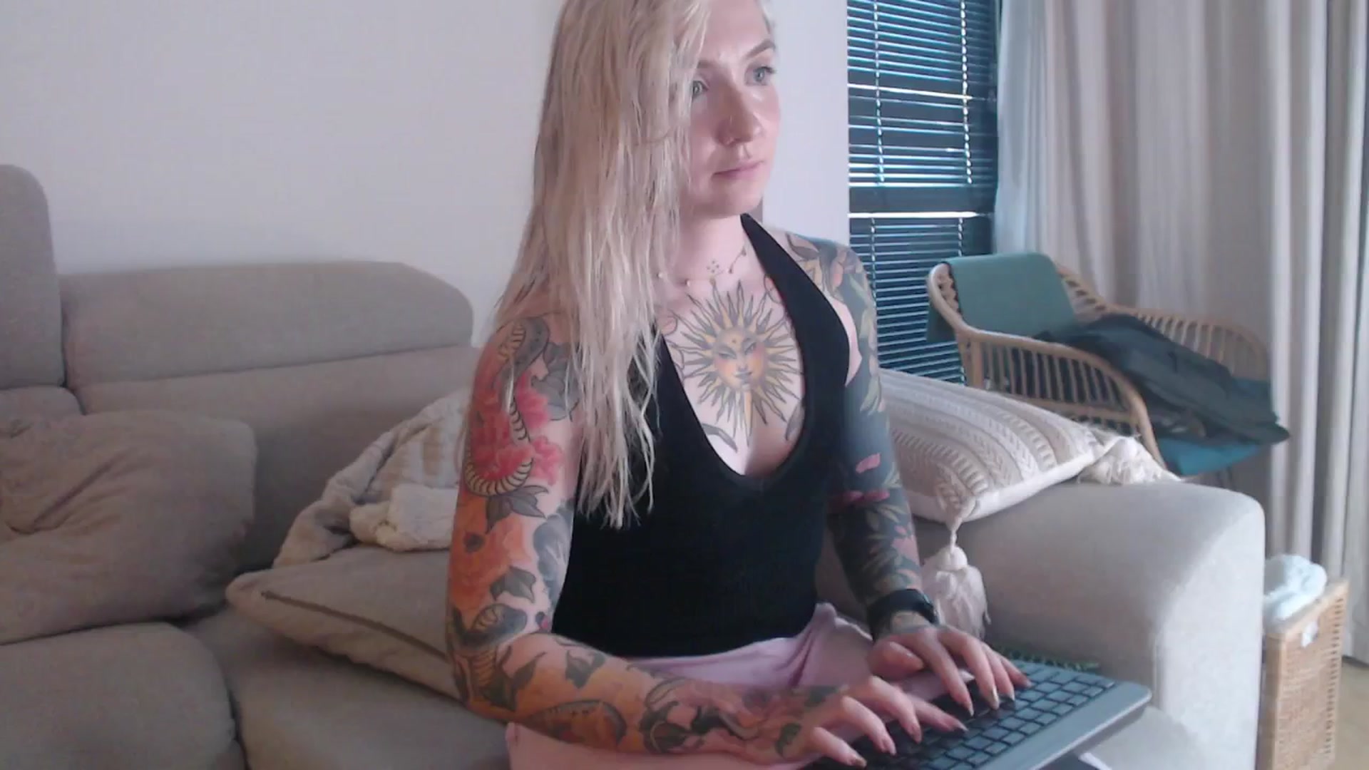 Gallery image thumbnail from Tattoo_bbgirl's myfreecams stream on, 10/28/2025, 16:33 image 2 of 20