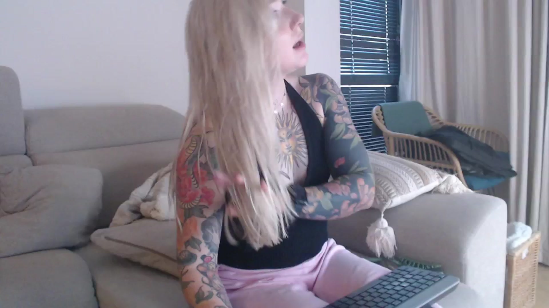 Gallery image thumbnail from Tattoo_bbgirl's myfreecams stream on, 10/28/2025, 16:33 image 10 of 20
