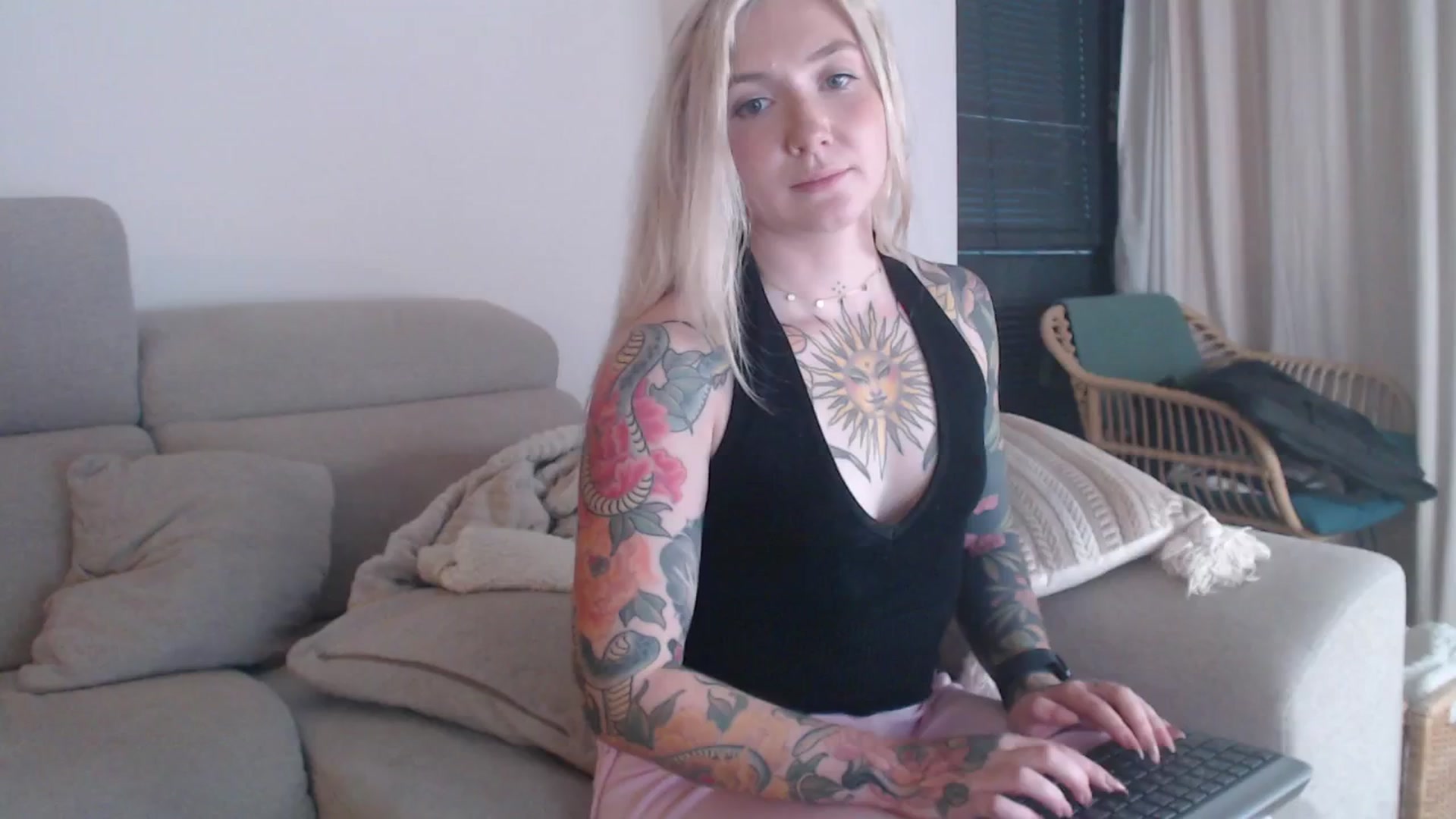 Gallery image thumbnail from Tattoo_bbgirl's myfreecams stream on, 10/28/2025, 17:52 image 13 of 20