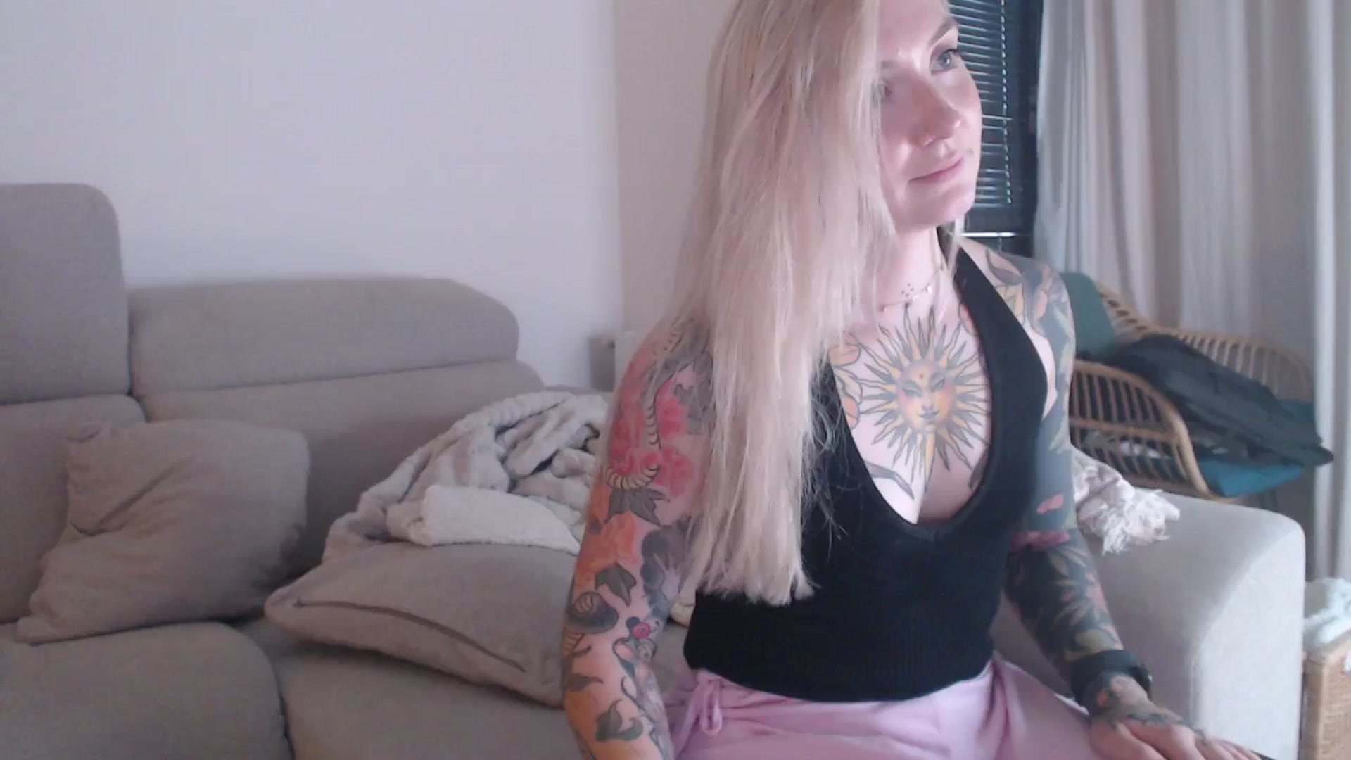 Gallery image thumbnail from Tattoo_bbgirl's myfreecams stream on, 10/28/2025, 17:52 image 8 of 20
