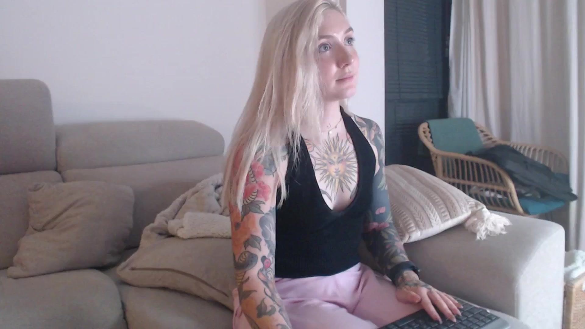 Gallery image thumbnail from Tattoo_bbgirl's myfreecams stream on, 10/28/2025, 17:52 image 17 of 20