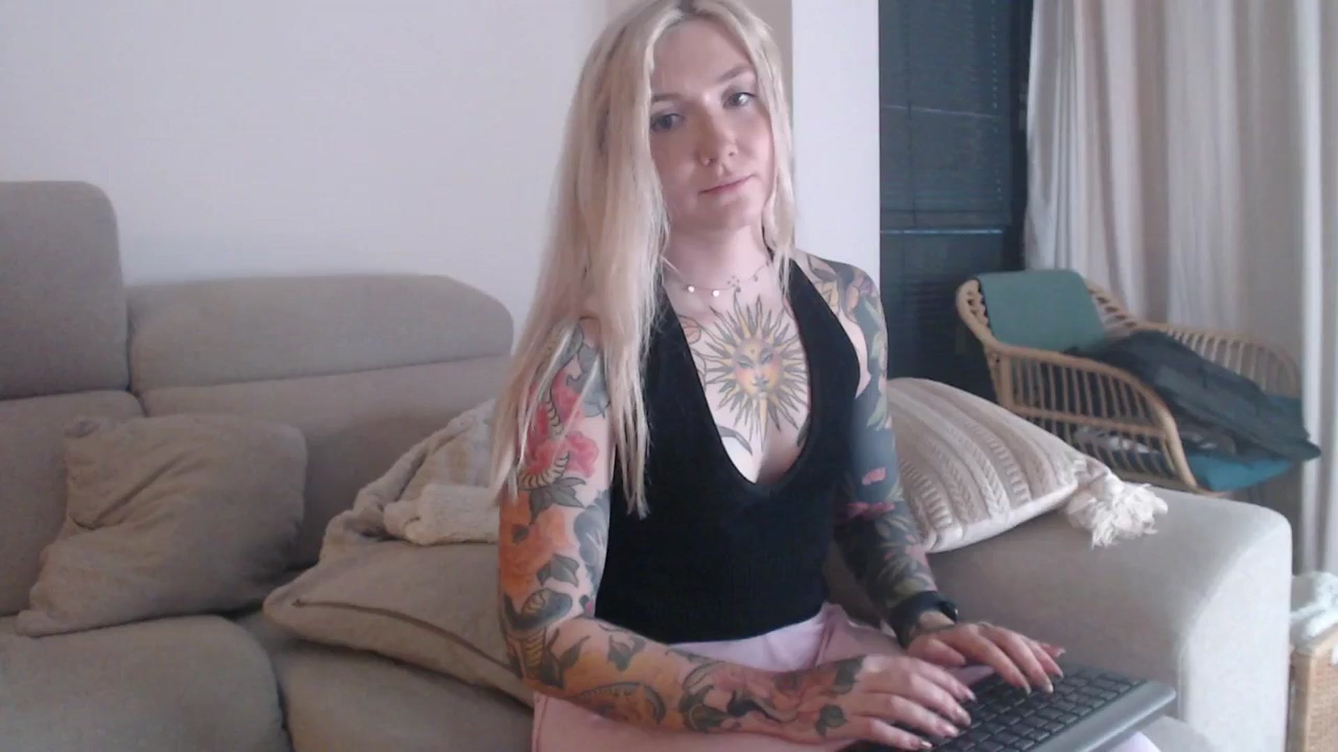 Gallery image thumbnail from Tattoo_bbgirl's myfreecams stream on, 10/28/2025, 17:52 image 14 of 20