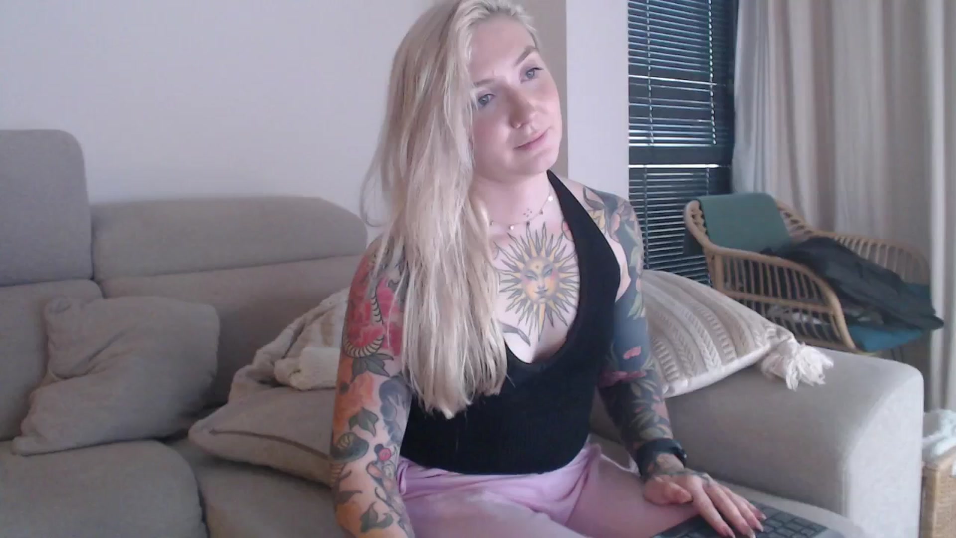 Gallery image thumbnail from Tattoo_bbgirl's myfreecams stream on, 10/28/2025, 17:52 image 5 of 20