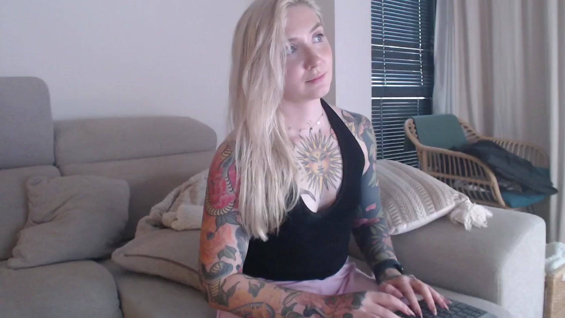 Gallery image thumbnail from Tattoo_bbgirl's myfreecams stream on, 10/28/2025, 17:52 image 4 of 20