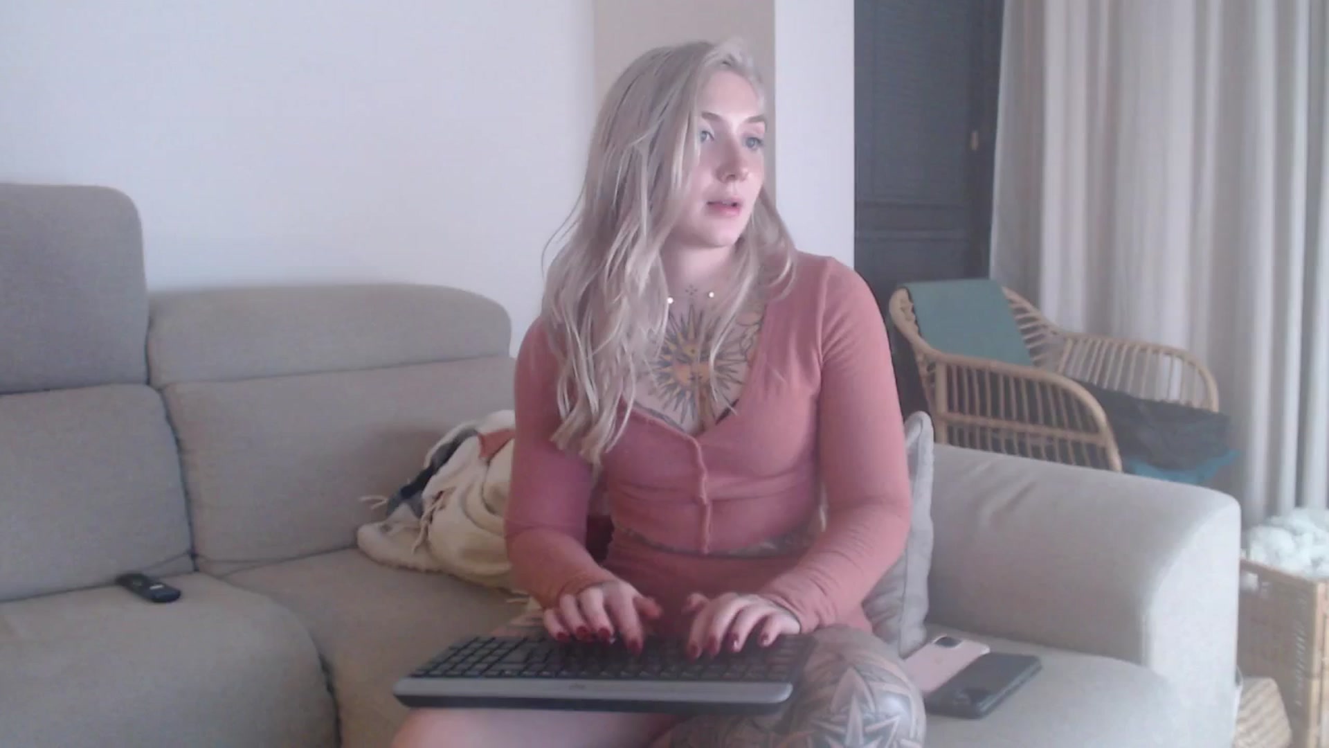 Gallery image thumbnail from Tattoo_bbgirl's myfreecams stream on, 12/01/2025, 22:45 image 9 of 20