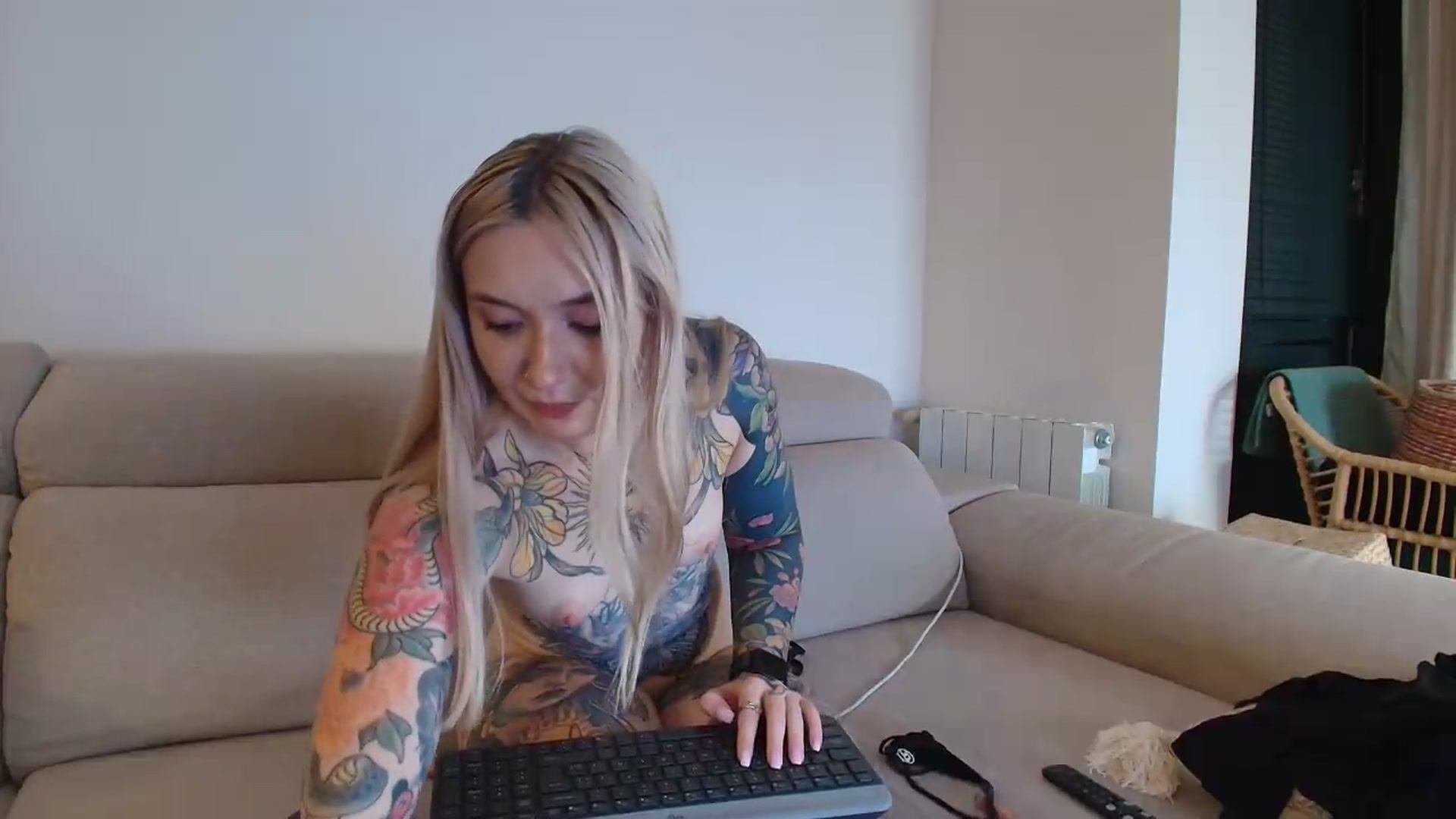 Gallery image thumbnail from Tattoo_bbgirl's myfreecams stream on, 06/26/2026, 21:17 image 16 of 20