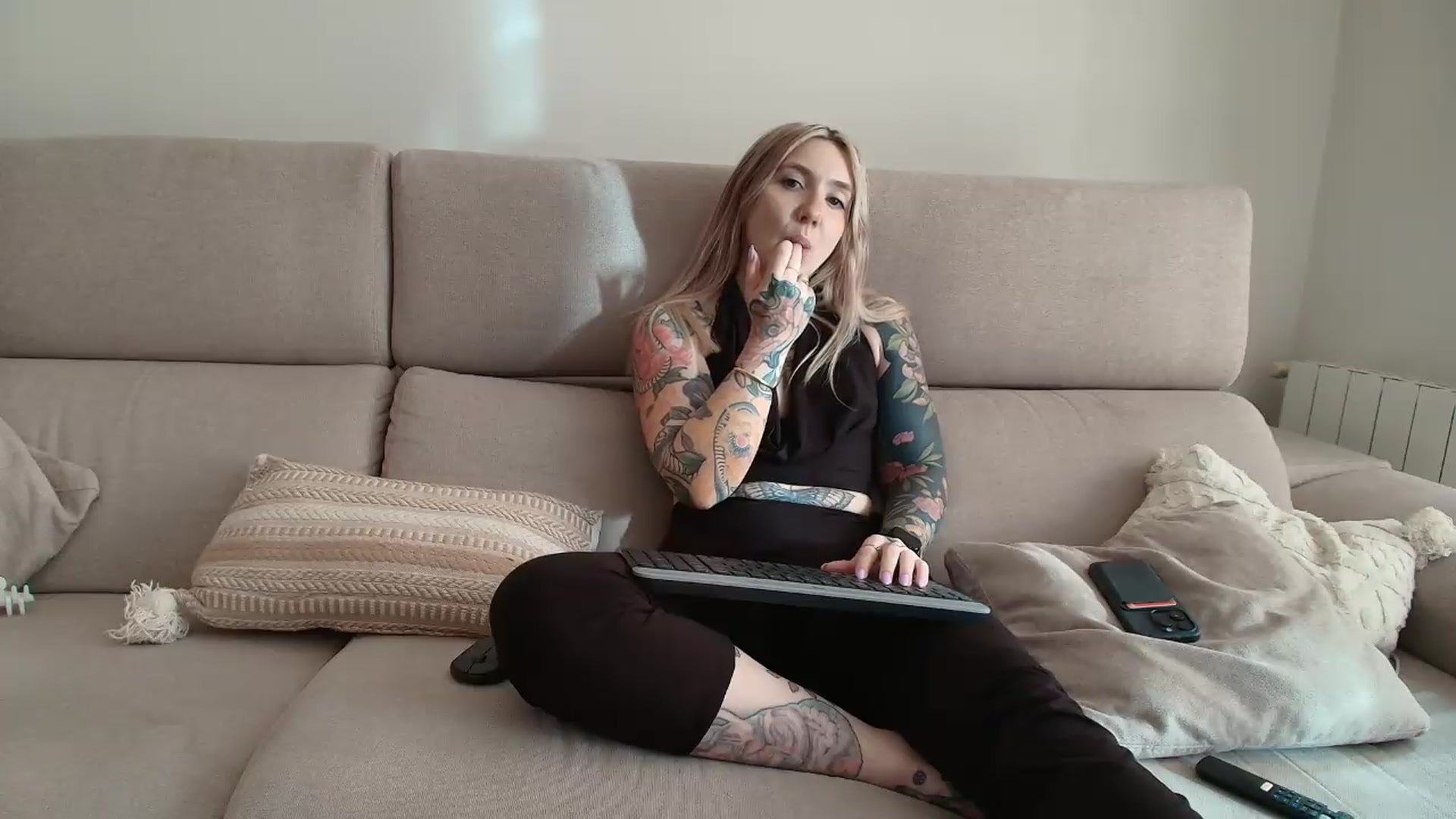 Gallery image thumbnail from Tattoo_bbgirl's myfreecams stream on, 08/14/2026, 16:02 image 16 of 20