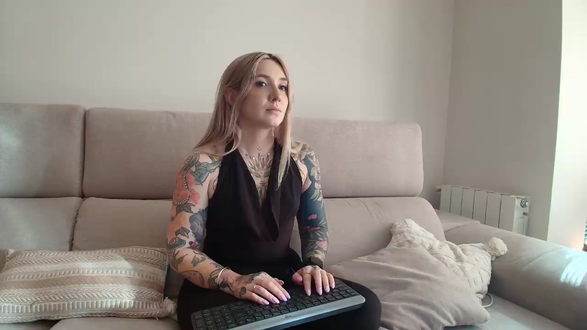 Gallery image thumbnail from Tattoo_bbgirl's myfreecams stream on, 08/14/2026, 20:31 image 1 of 20