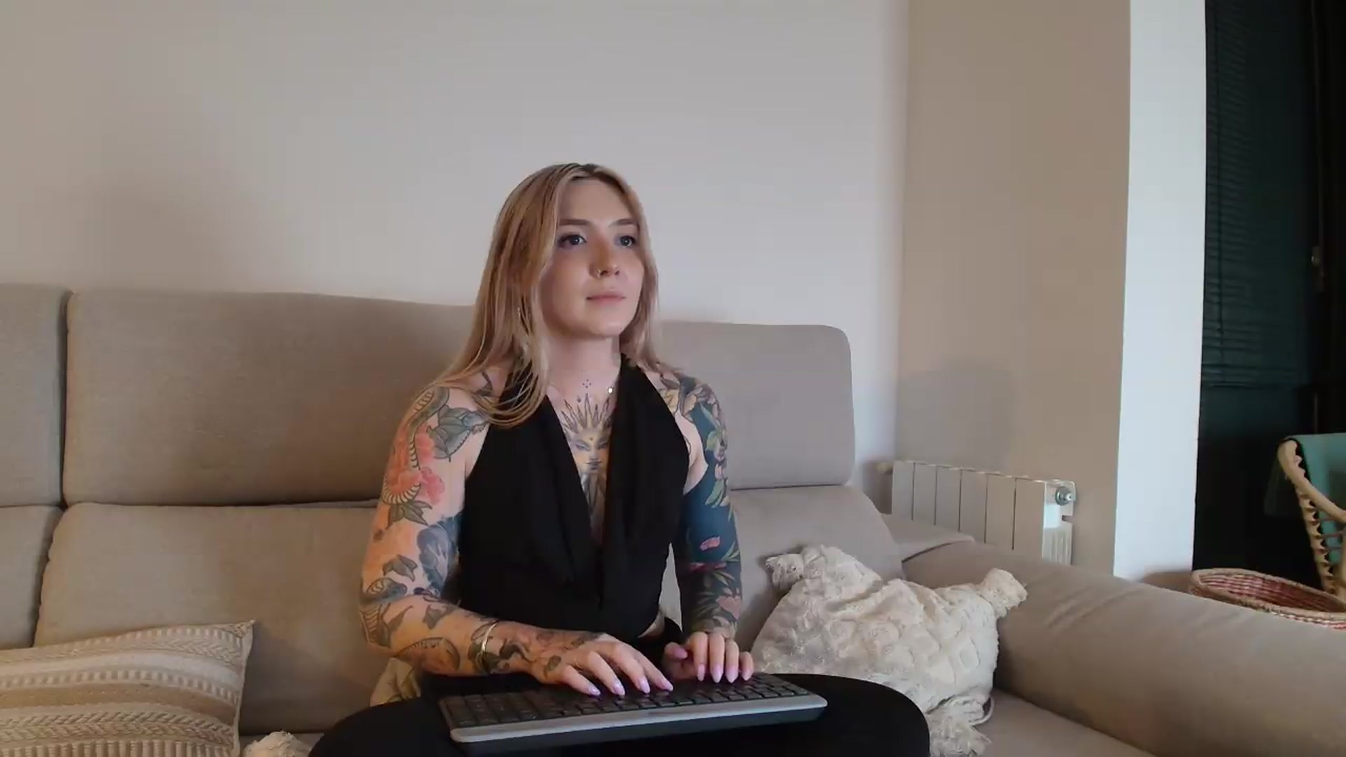 Gallery image thumbnail from Tattoo_bbgirl's myfreecams stream on, 08/14/2026, 20:57 image 15 of 20