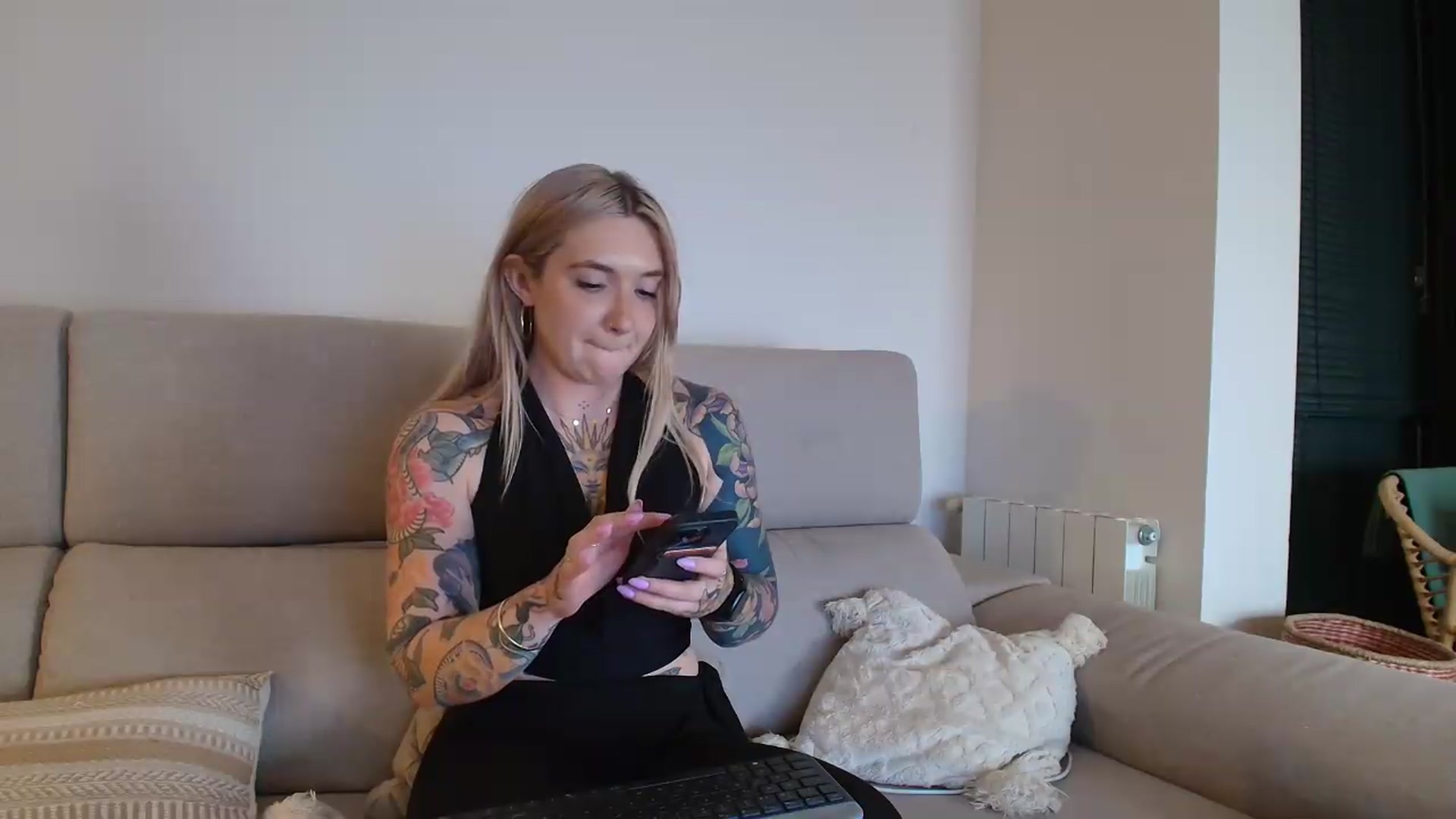 Gallery image thumbnail from Tattoo_bbgirl's myfreecams stream on, 08/14/2026, 20:57 image 9 of 20
