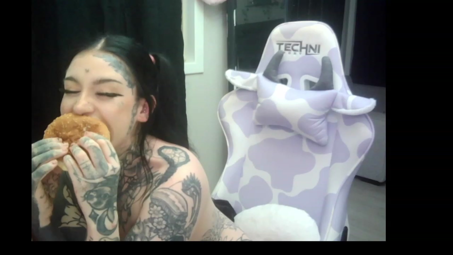 Gallery image thumbnail from Tattoobambi's myfreecams stream on, 03/24/2023, 04:27 image 16 of 20