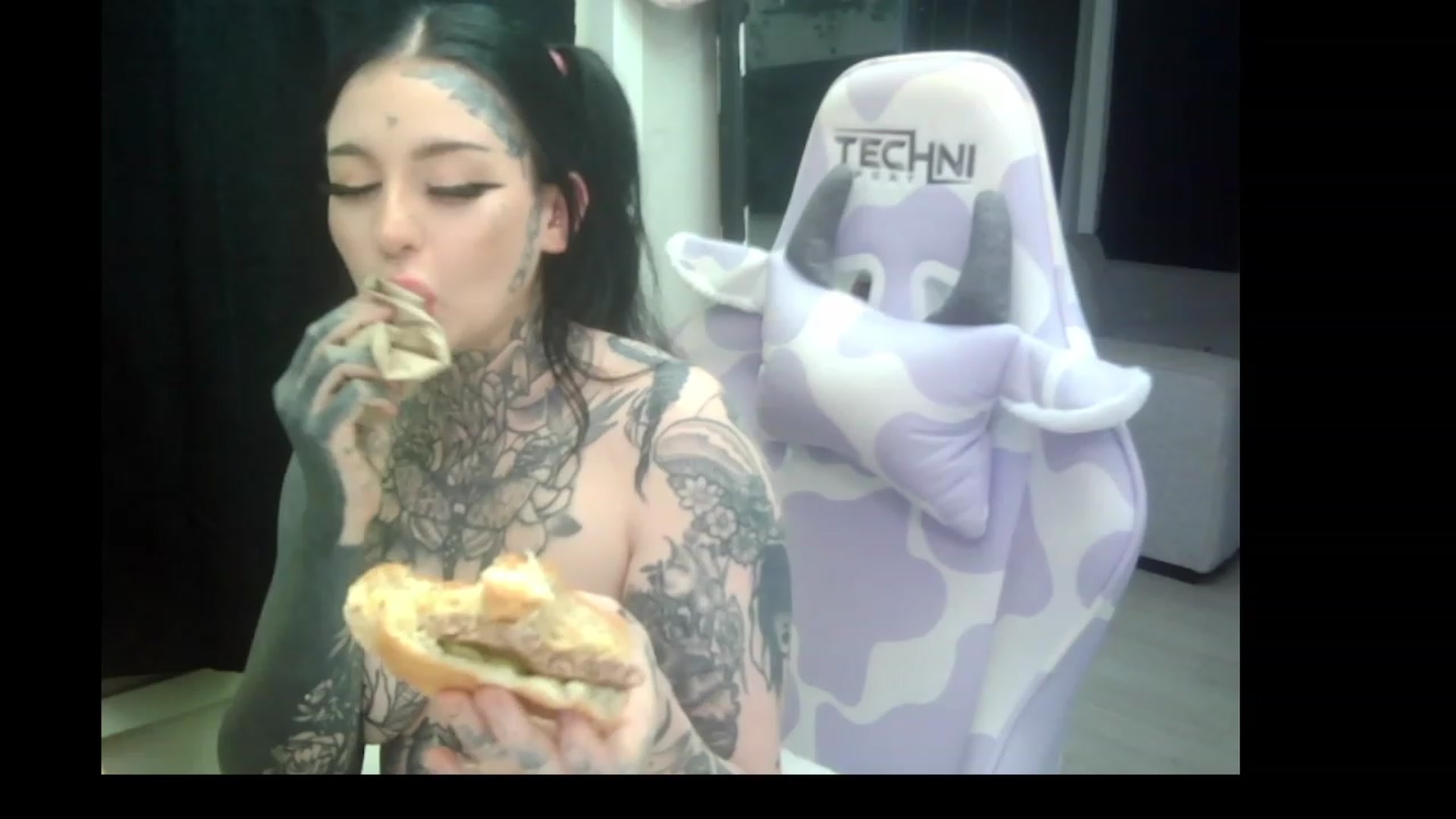 Gallery image thumbnail from Tattoobambi's myfreecams stream on, 03/24/2023, 04:27 image 20 of 20