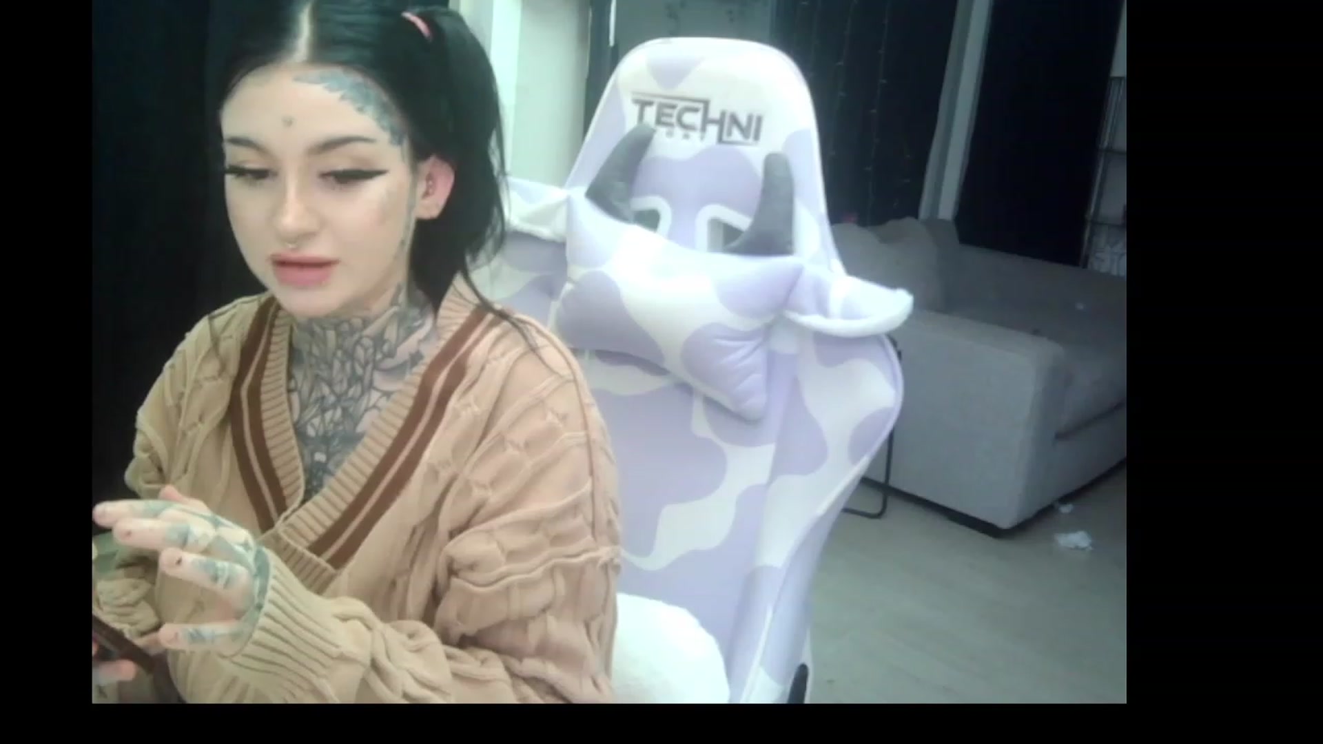 Gallery image thumbnail from Tattoobambi's myfreecams stream on, 03/24/2023, 04:27 image 6 of 20