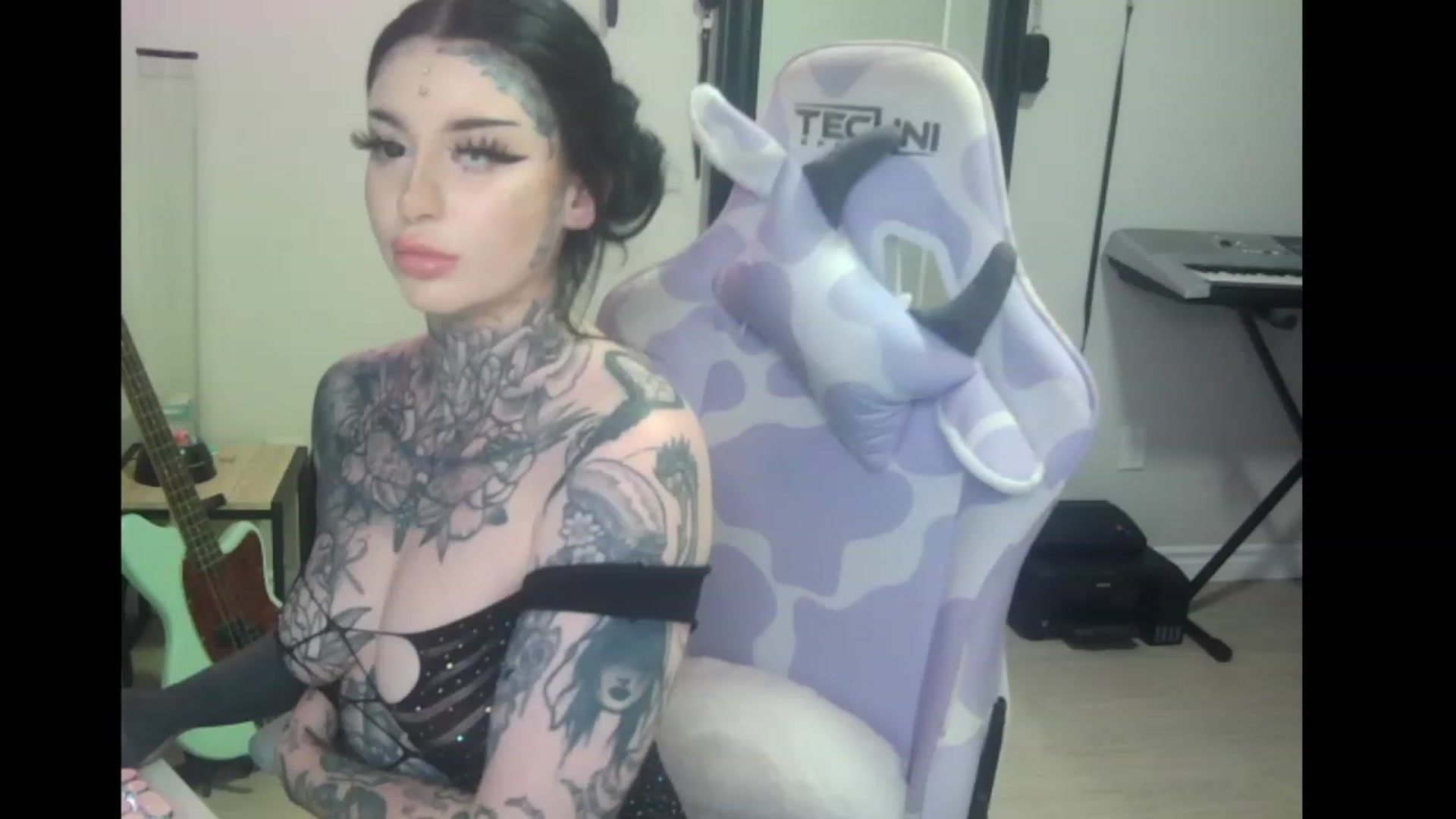 Gallery image thumbnail from Tattoobambi's myfreecams stream on, 05/31/2023, 01:12 image 1 of 20