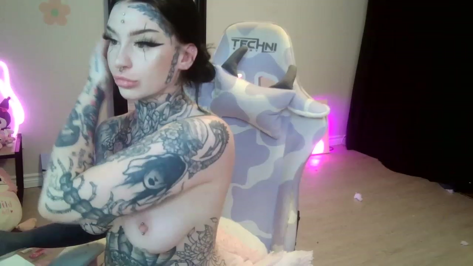 Gallery image thumbnail from Tattoobambi's myfreecams stream on, 07/17/2023, 07:15 image 12 of 20