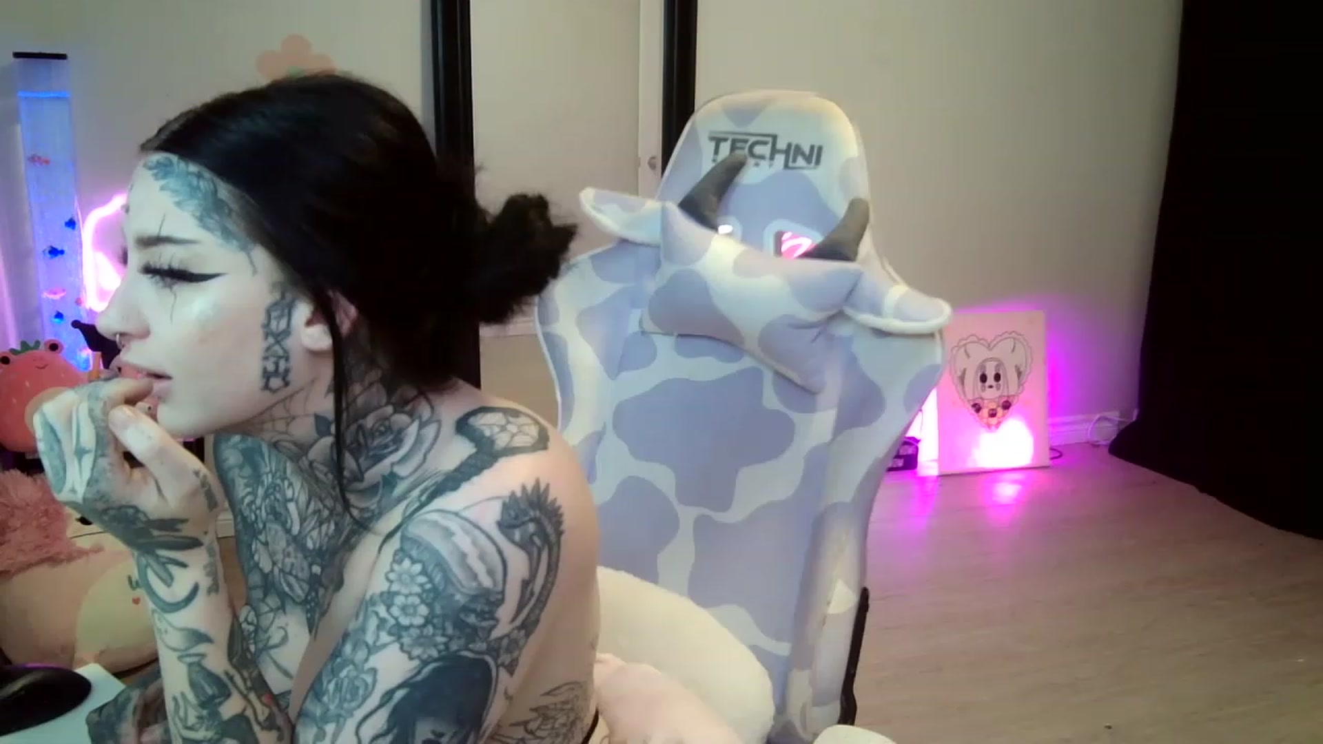 Gallery image thumbnail from Tattoobambi's myfreecams stream on, 07/17/2023, 07:15 image 3 of 20