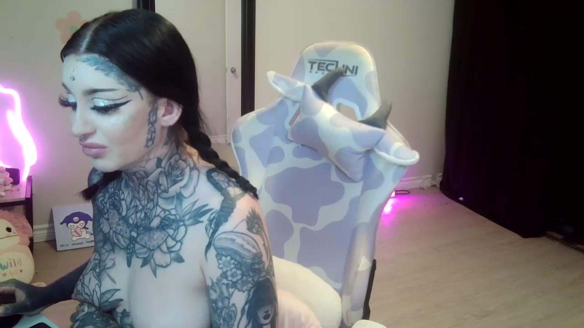Gallery image thumbnail from Tattoobambi's myfreecams stream on, 07/19/2023, 01:34 image 3 of 20