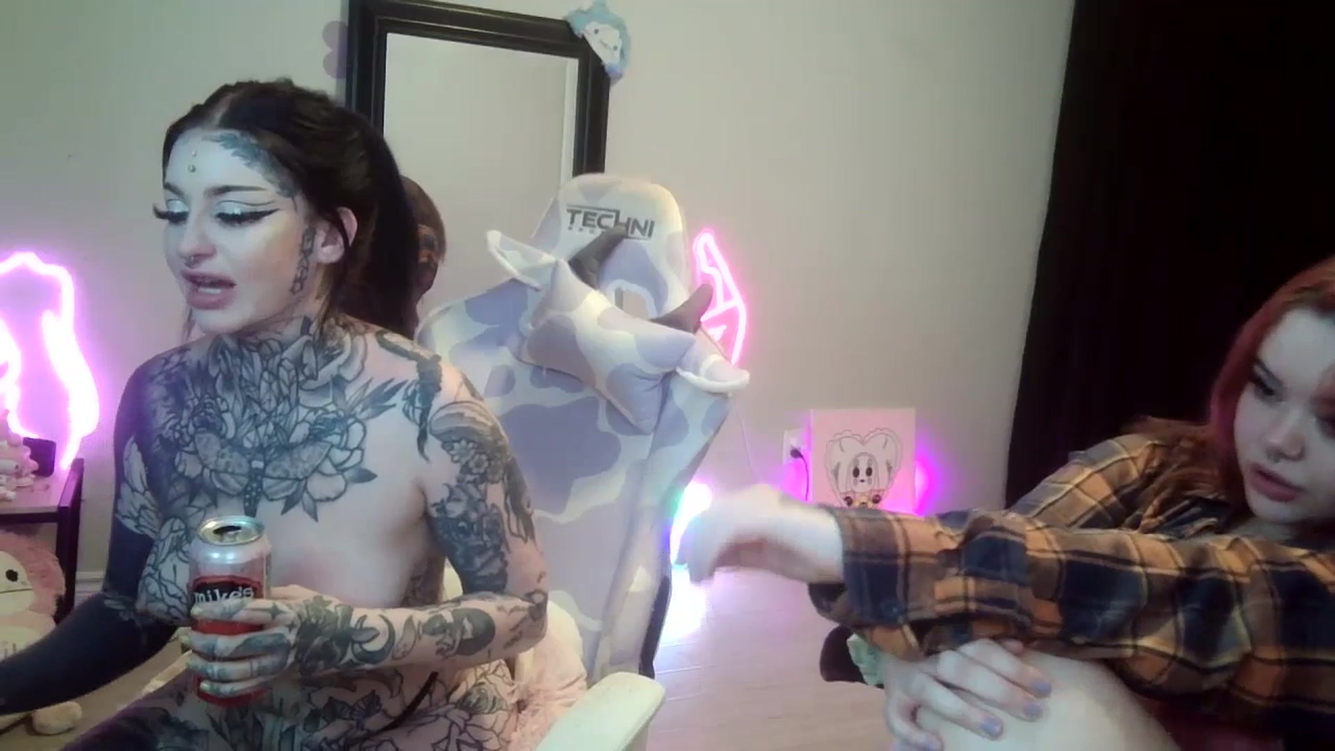 Gallery image thumbnail from Tattoobambi's myfreecams stream on, 07/19/2023, 07:26 image 2 of 20
