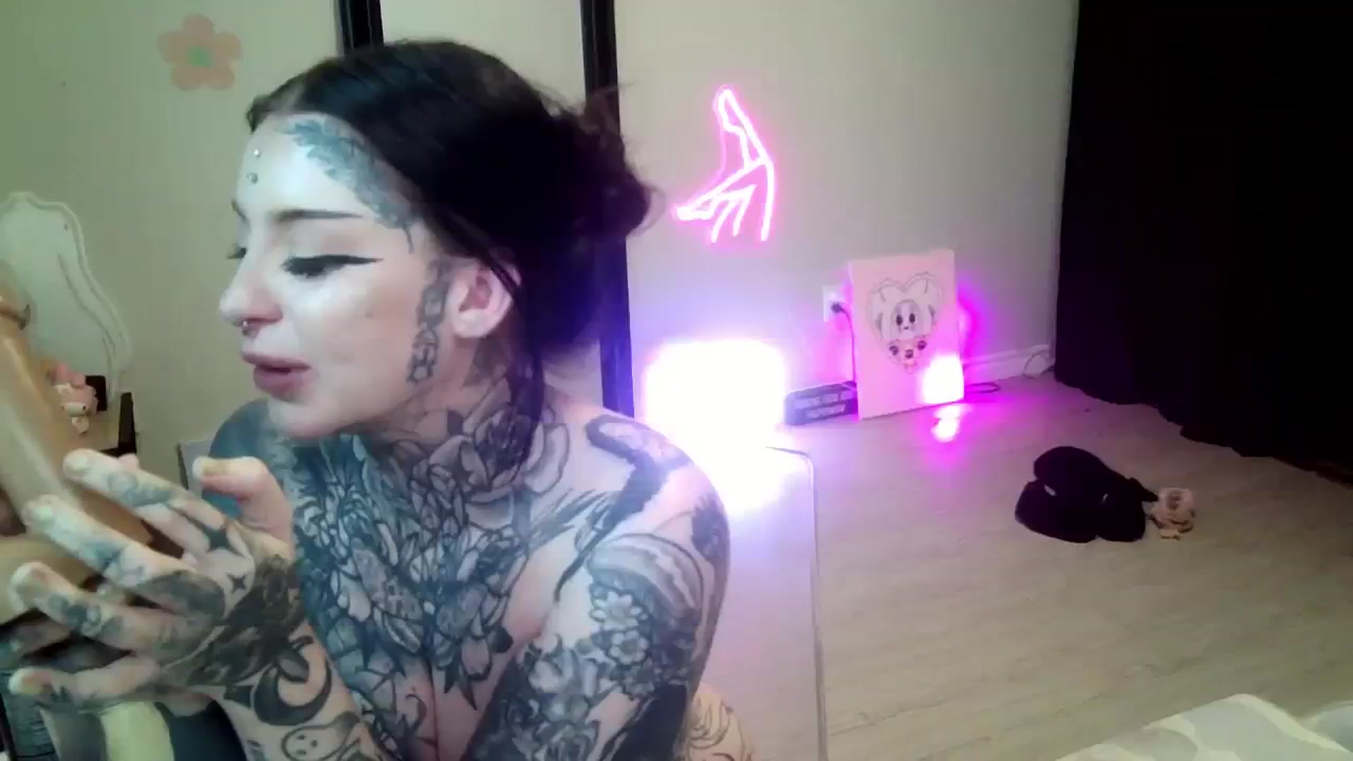 Gallery image thumbnail from Tattoobambi's myfreecams stream on, 07/22/2023, 07:55 image 16 of 20