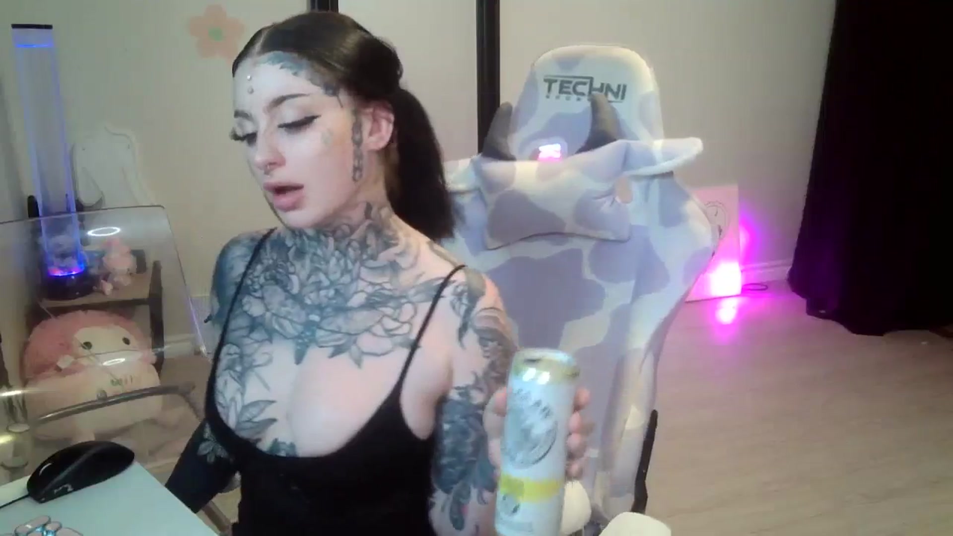 Gallery image thumbnail from Tattoobambi's myfreecams stream on, 07/23/2023, 03:09 image 16 of 20