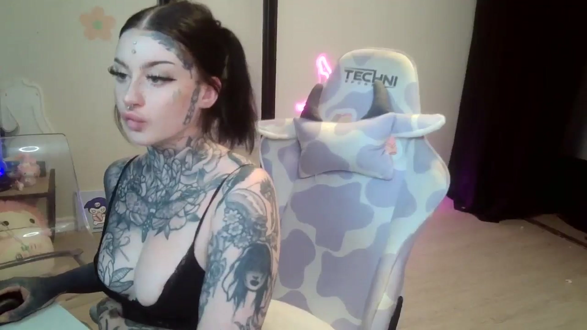 Gallery image thumbnail from Tattoobambi's myfreecams stream on, 07/23/2023, 03:09 image 11 of 20