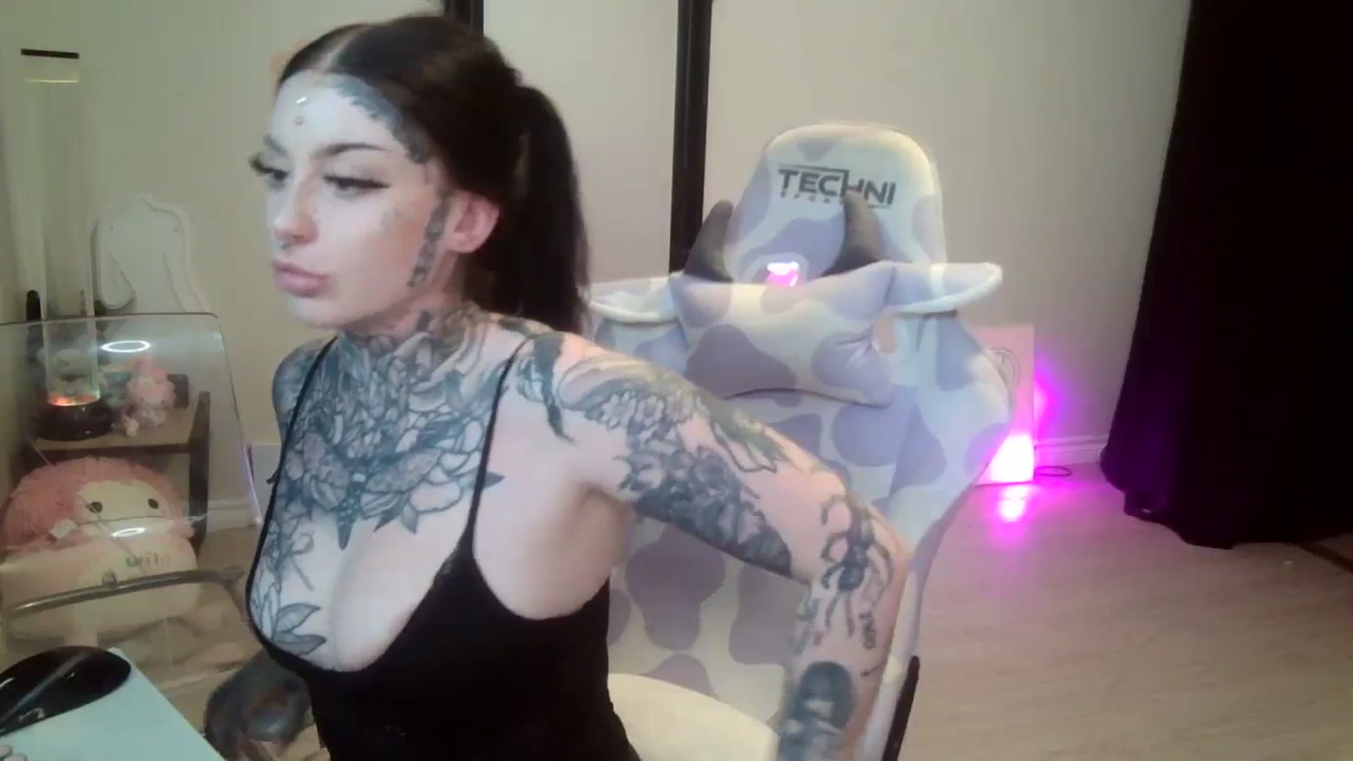 Gallery image thumbnail from Tattoobambi's myfreecams stream on, 07/23/2023, 03:09 image 9 of 20