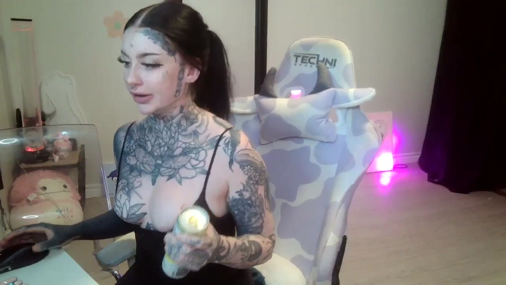 Gallery image thumbnail from Tattoobambi's myfreecams stream on, 07/23/2023, 03:09 image 4 of 20