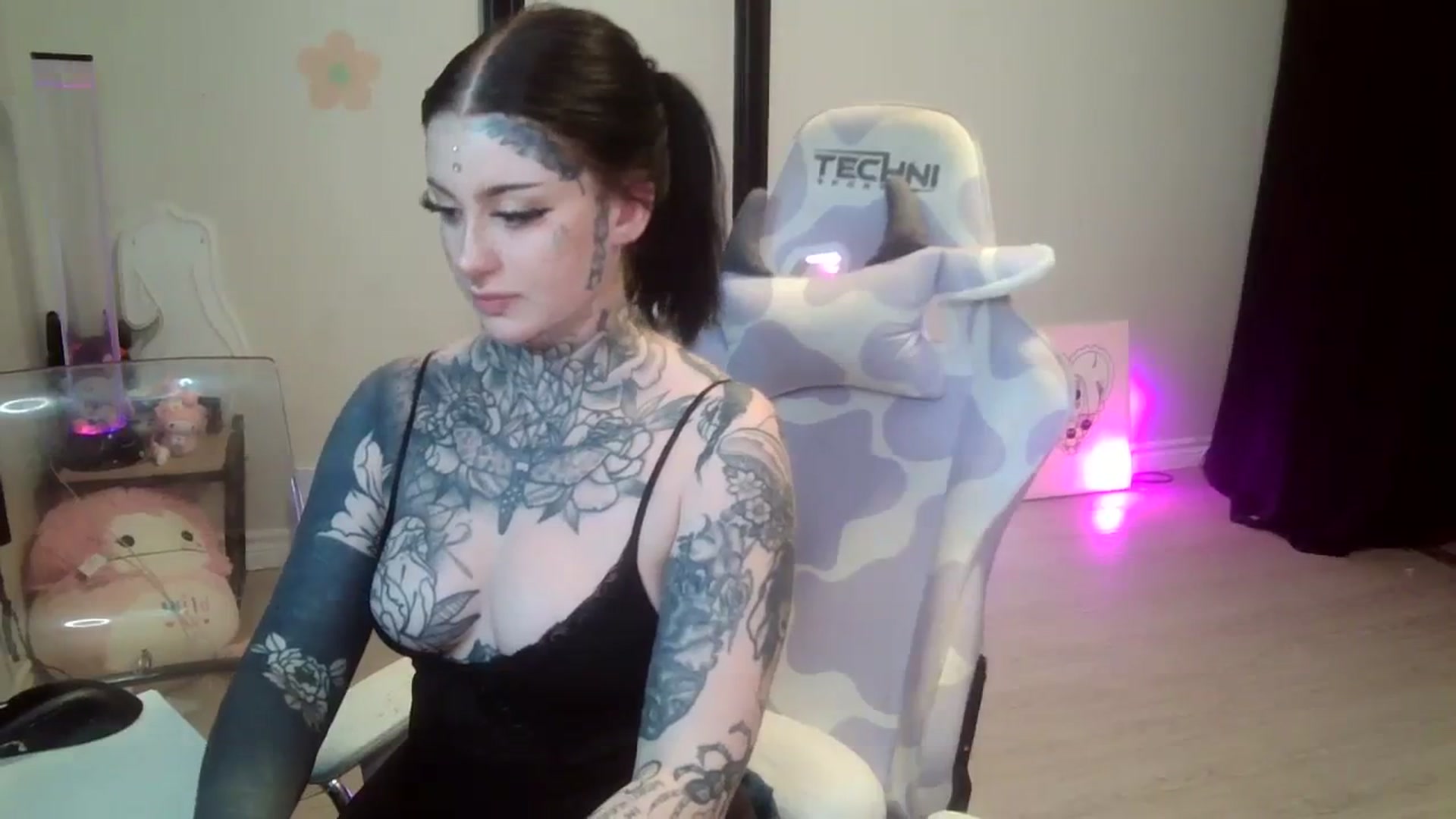 Gallery image thumbnail from Tattoobambi's myfreecams stream on, 07/23/2023, 03:09 image 3 of 20