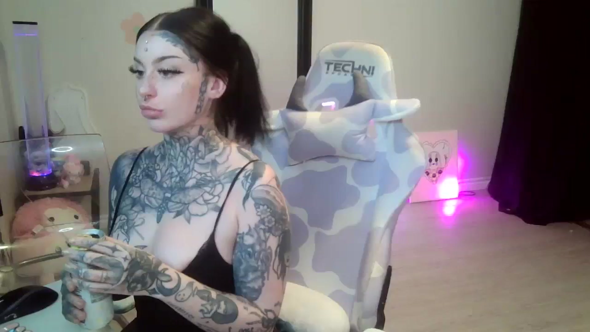 Gallery image thumbnail from Tattoobambi's myfreecams stream on, 07/23/2023, 03:09 image 8 of 20