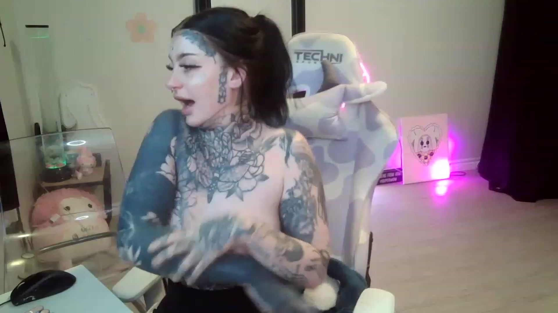 Gallery image thumbnail from Tattoobambi's myfreecams stream on, 07/23/2023, 04:00 image 17 of 20