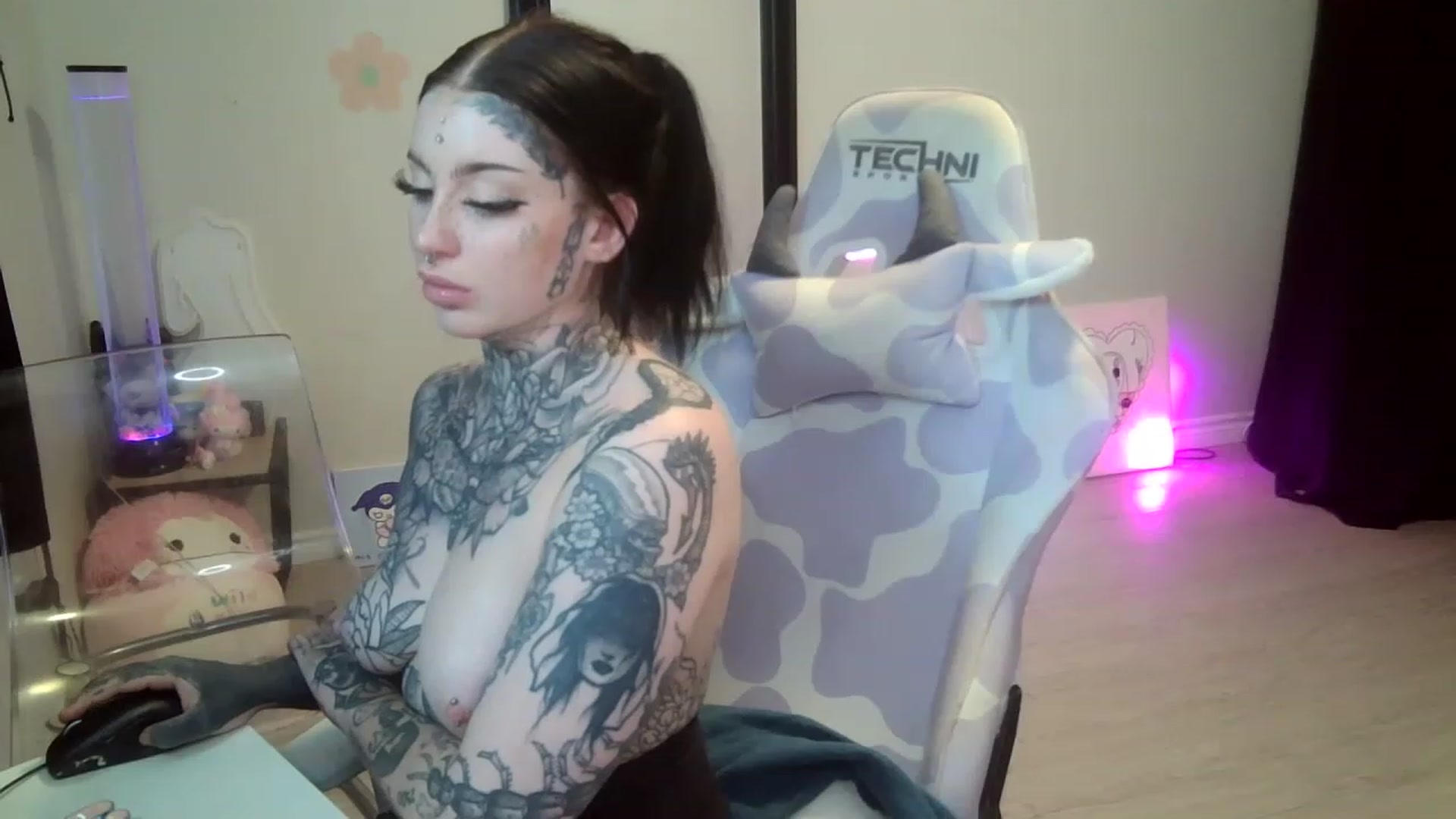 Gallery image thumbnail from Tattoobambi's myfreecams stream on, 07/23/2023, 04:00 image 14 of 20