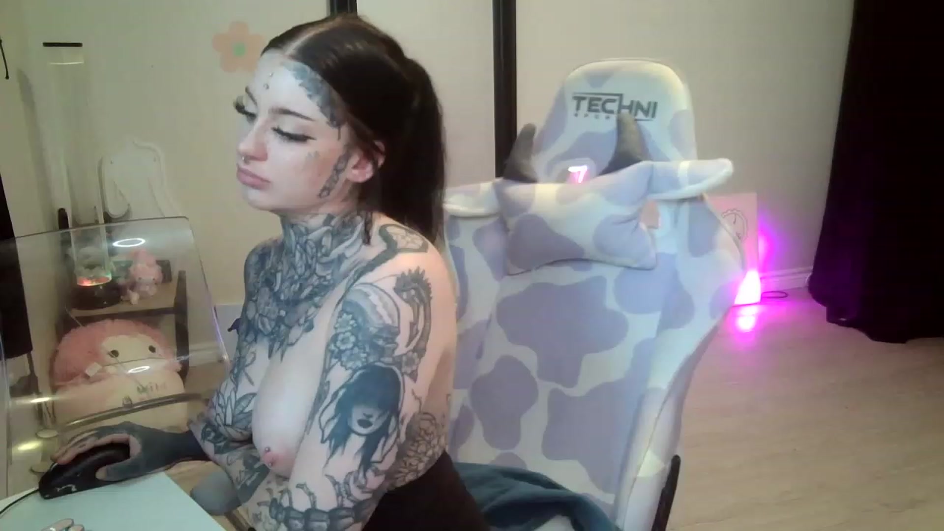 Gallery image thumbnail from Tattoobambi's myfreecams stream on, 07/23/2023, 04:00 image 3 of 20