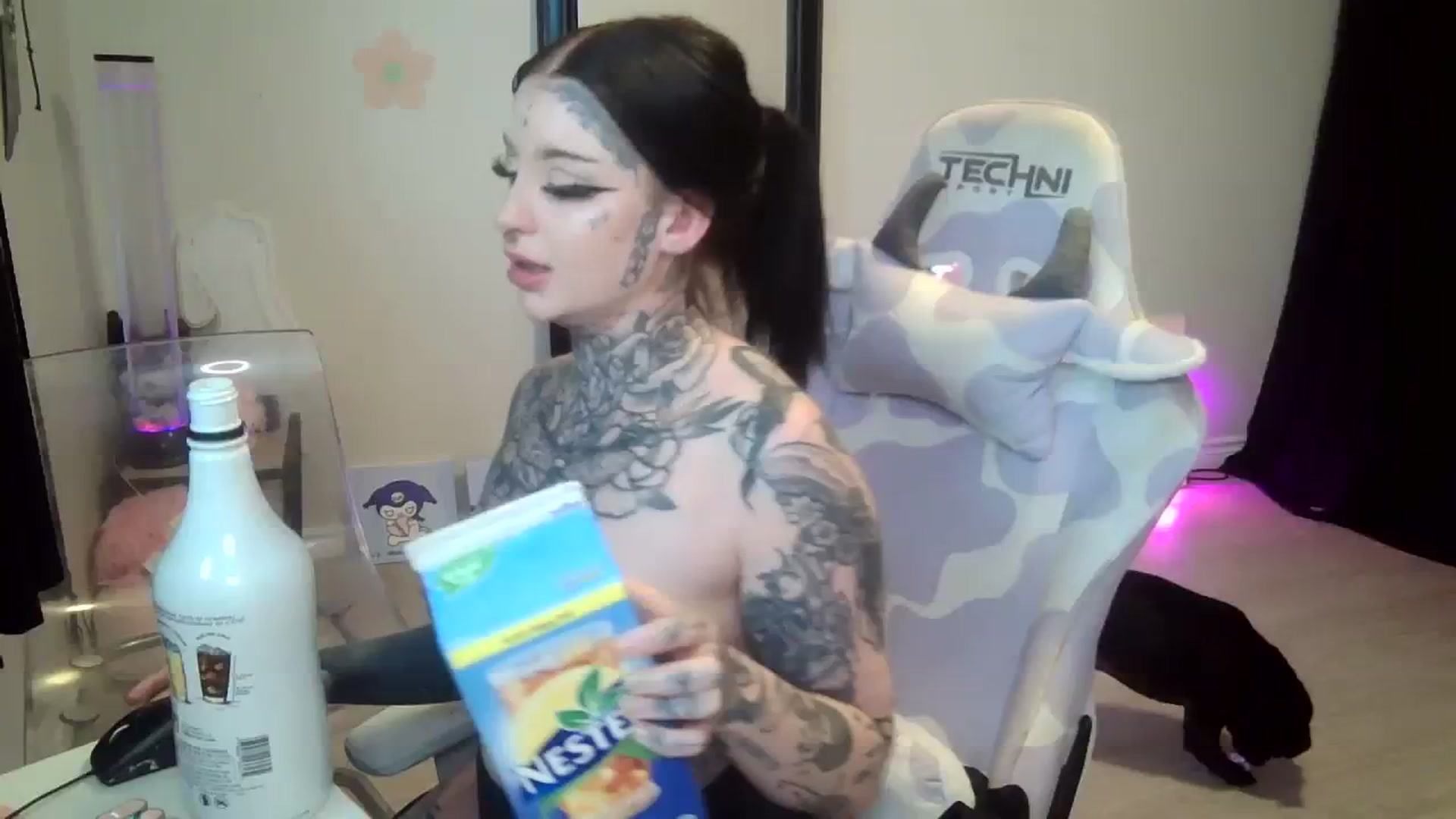 Gallery image thumbnail from Tattoobambi's myfreecams stream on, 07/24/2023, 24:00 image 19 of 20