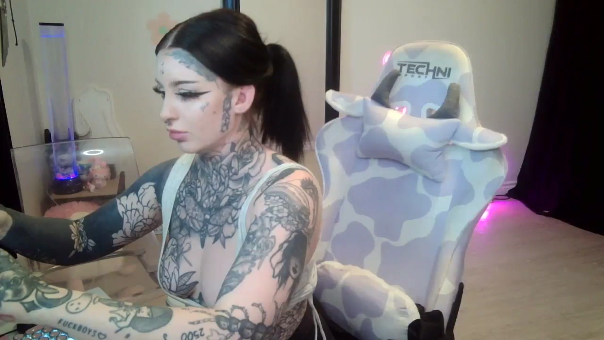 Gallery image thumbnail from Tattoobambi's myfreecams stream on, 07/24/2023, 24:00 image 2 of 20