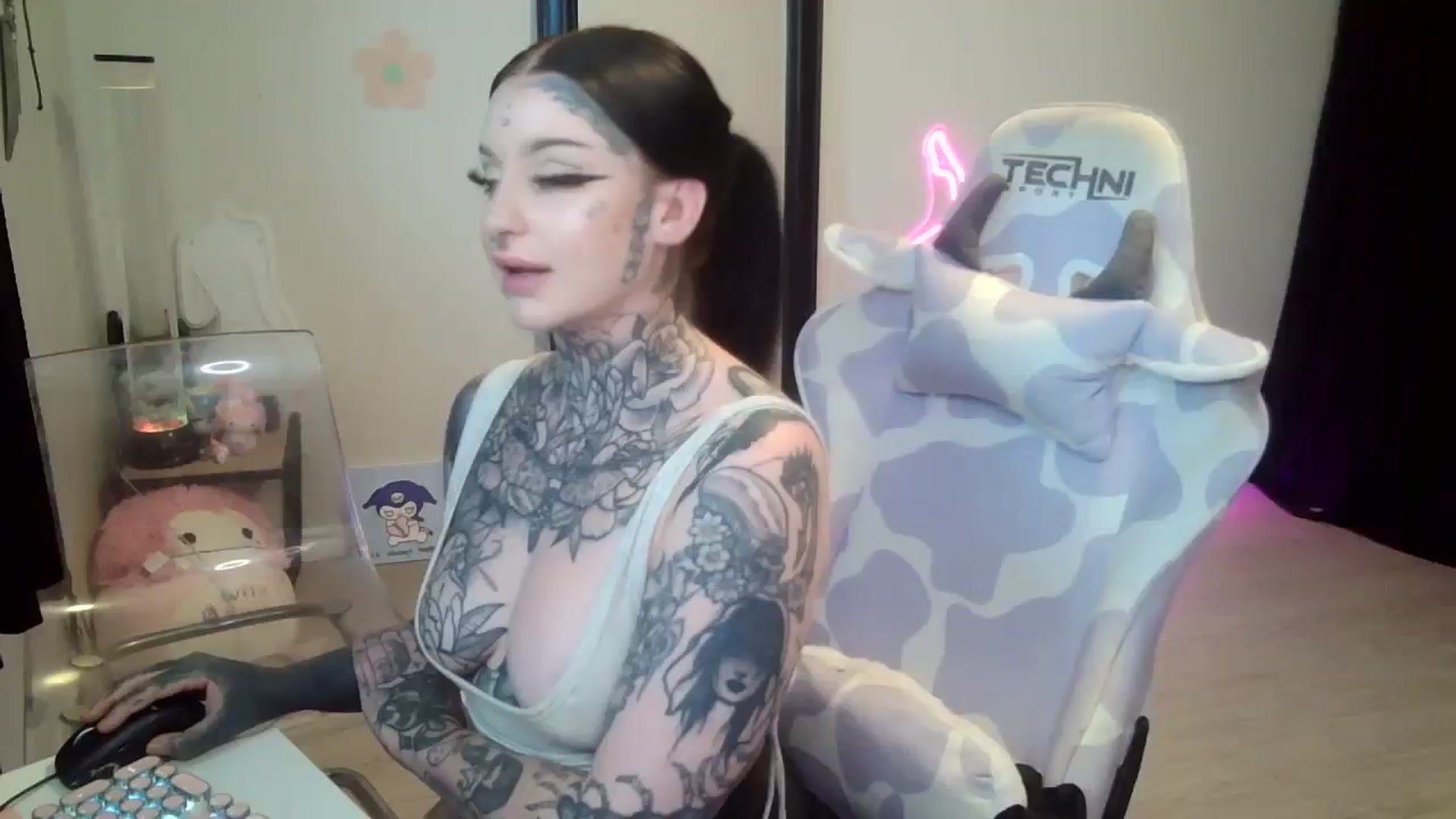 Gallery image thumbnail from Tattoobambi's myfreecams stream on, 07/24/2023, 24:00 image 1 of 20
