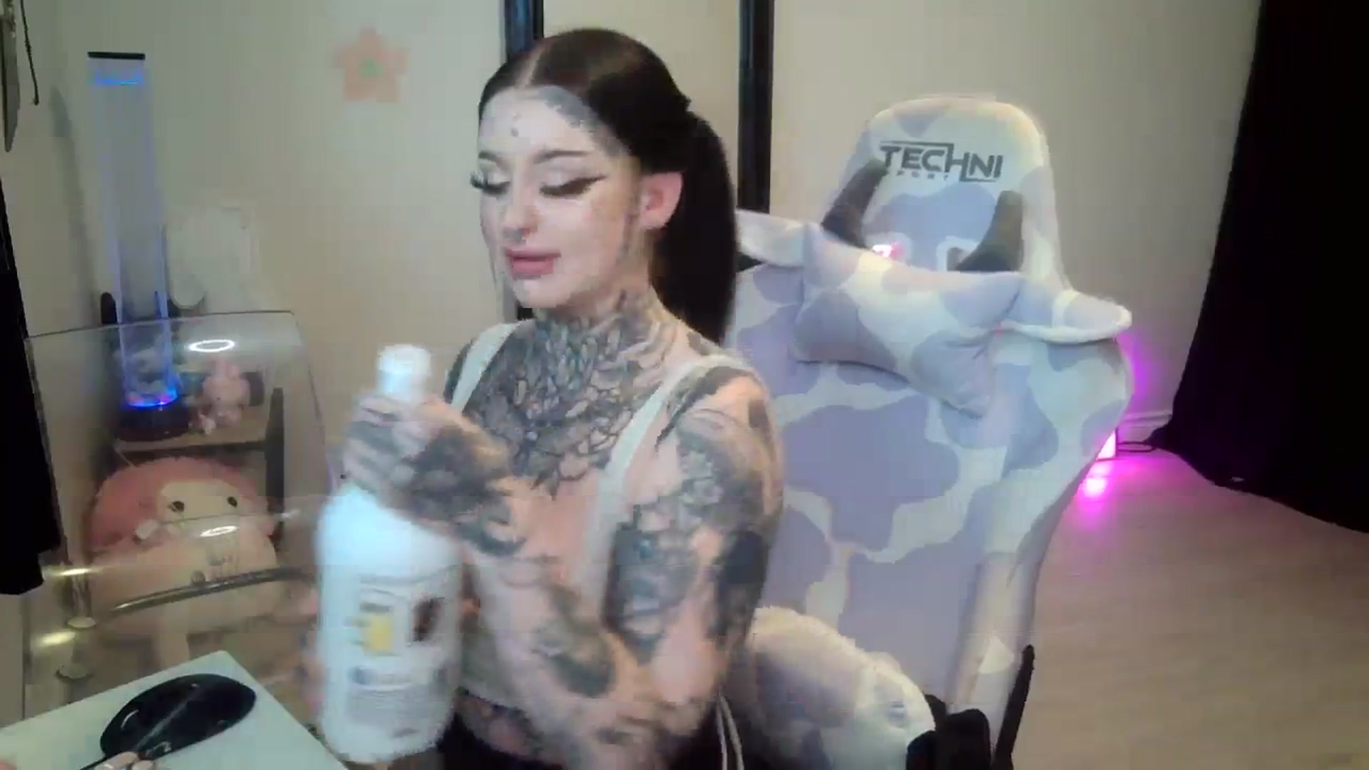 Gallery image thumbnail from Tattoobambi's myfreecams stream on, 07/24/2023, 24:00 image 10 of 20