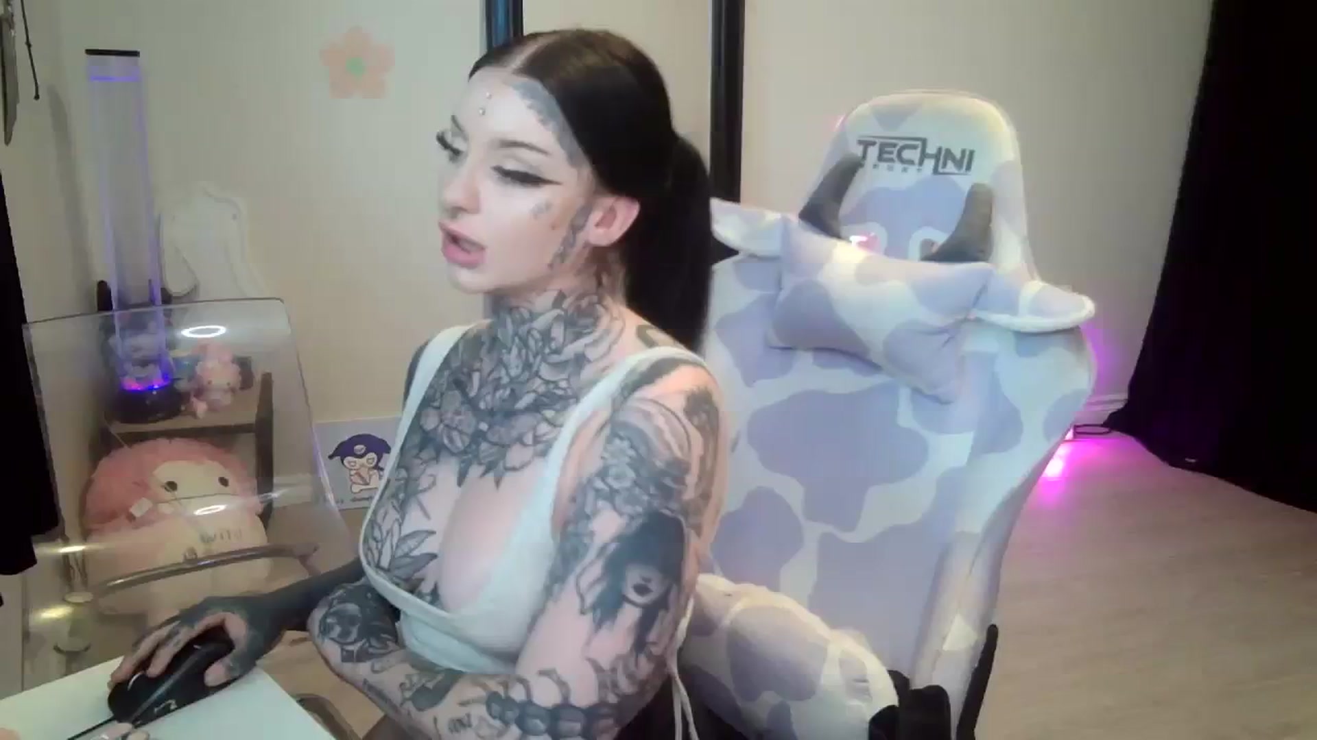 Gallery image thumbnail from Tattoobambi's myfreecams stream on, 07/24/2023, 24:00 image 8 of 20