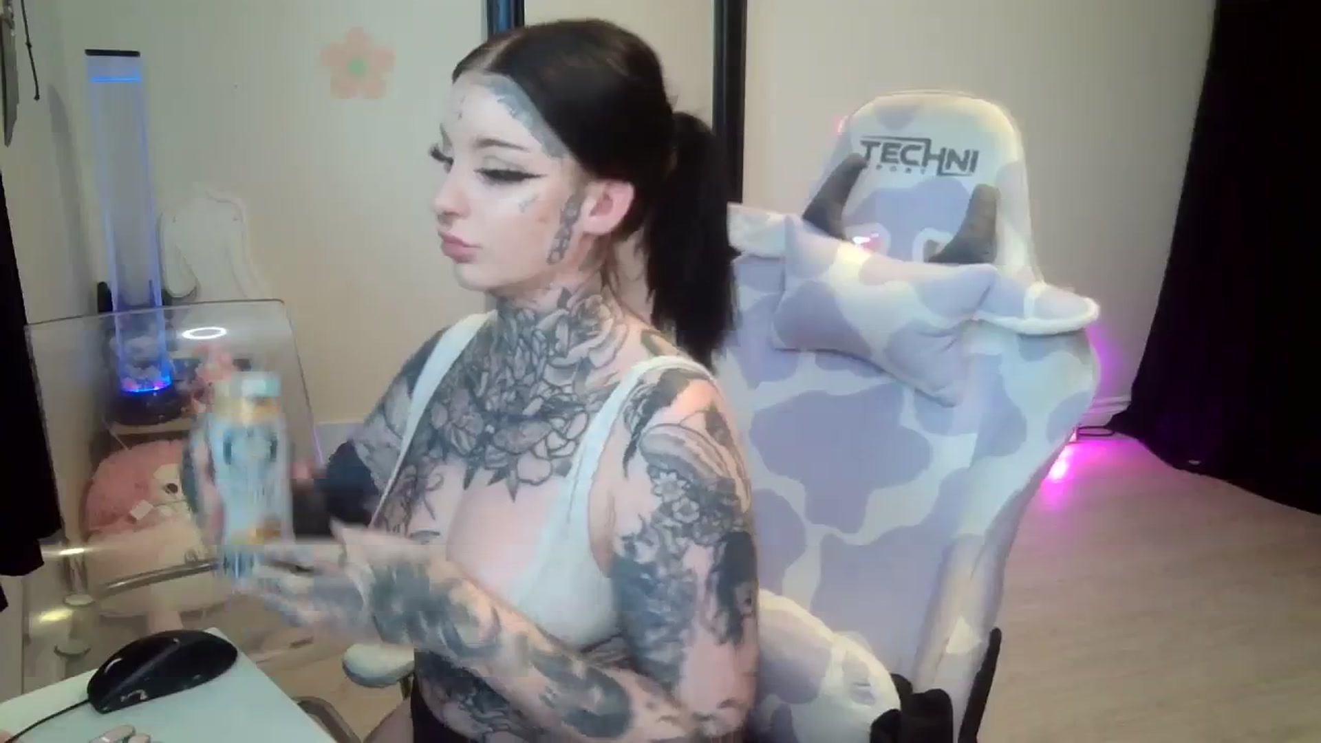 Gallery image thumbnail from Tattoobambi's myfreecams stream on, 07/24/2023, 24:00 image 5 of 20
